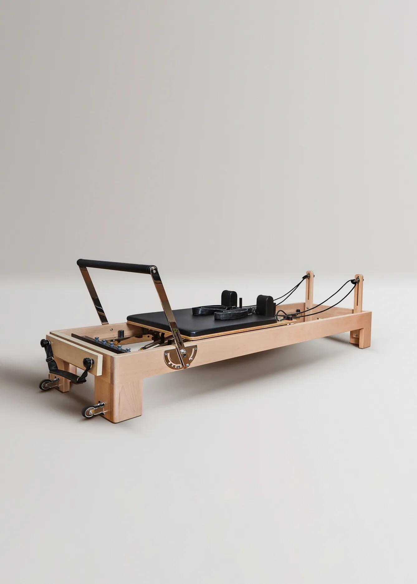 Reformer Classic em madeira de Faia e Preto Pilates Pilatu F&H 2/3