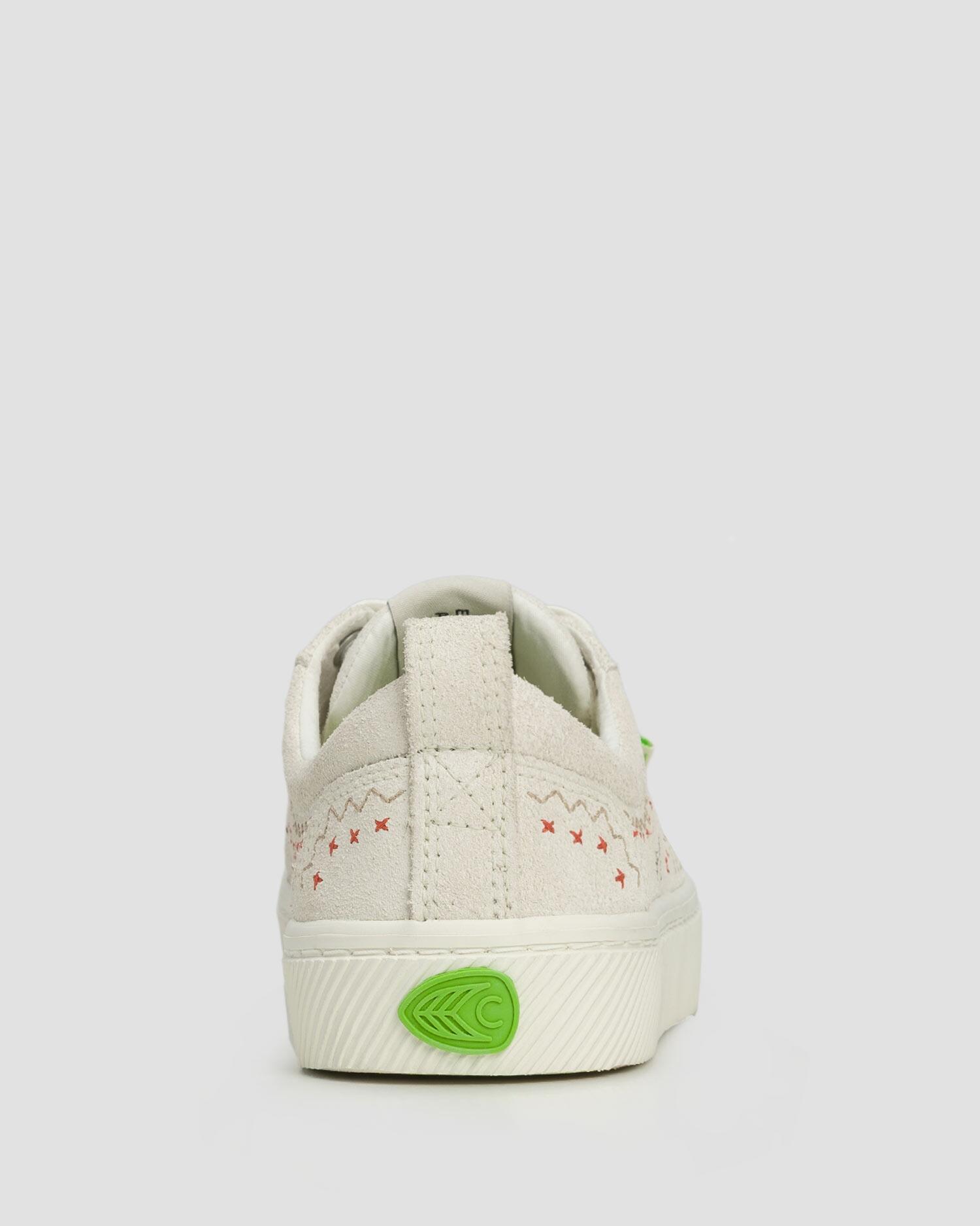 Trampki ze skóry zamszowej Cariuma OCA Suede Smoke White Embroidered 6/7