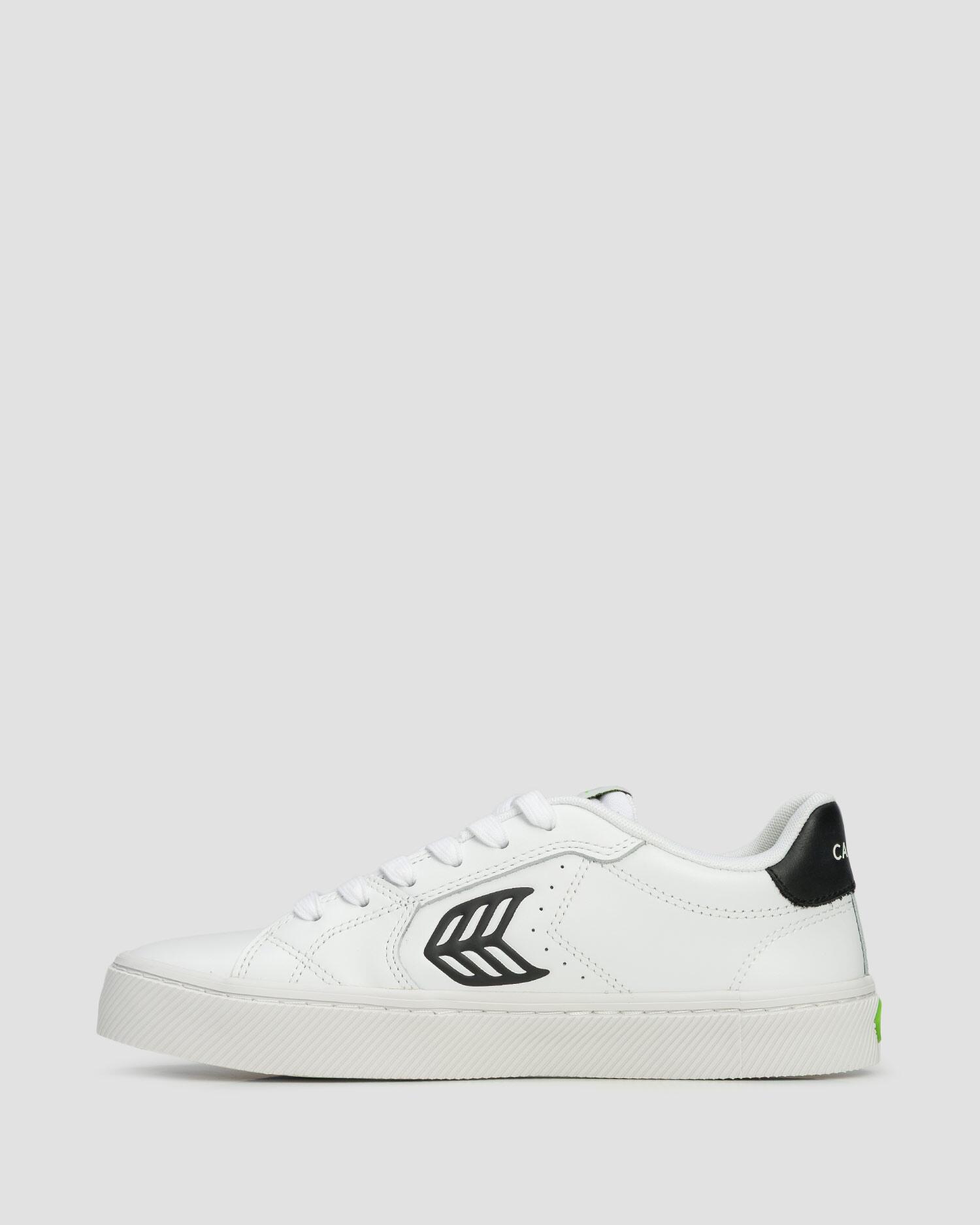 Sneakersy Cariuma Salvas White Leather Black Logo Unisex 3/7