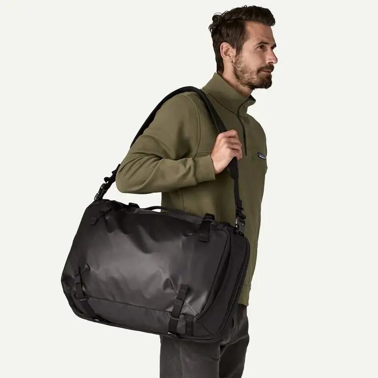 Mochila Negra Patagonia Black Hole MLC Pack 45L Black Convertible y Versátil 5/6
