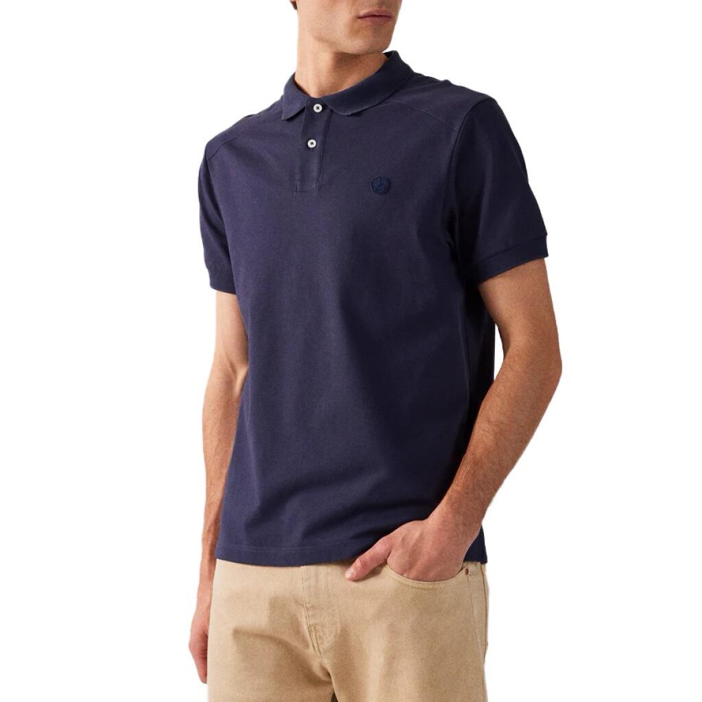bleu marine.