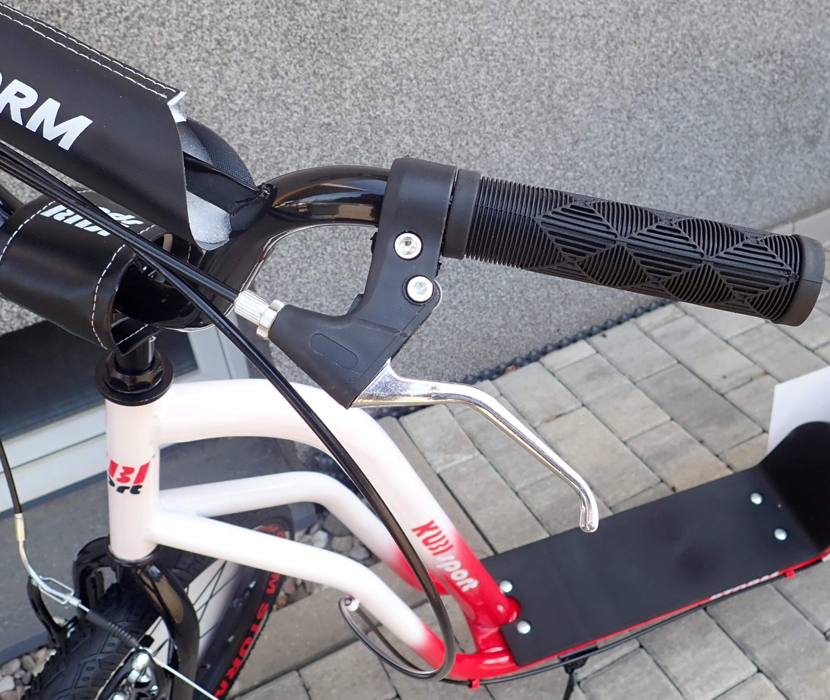 Scooter Storm mit aufblasbaren Rädern 20/16" und 2/6