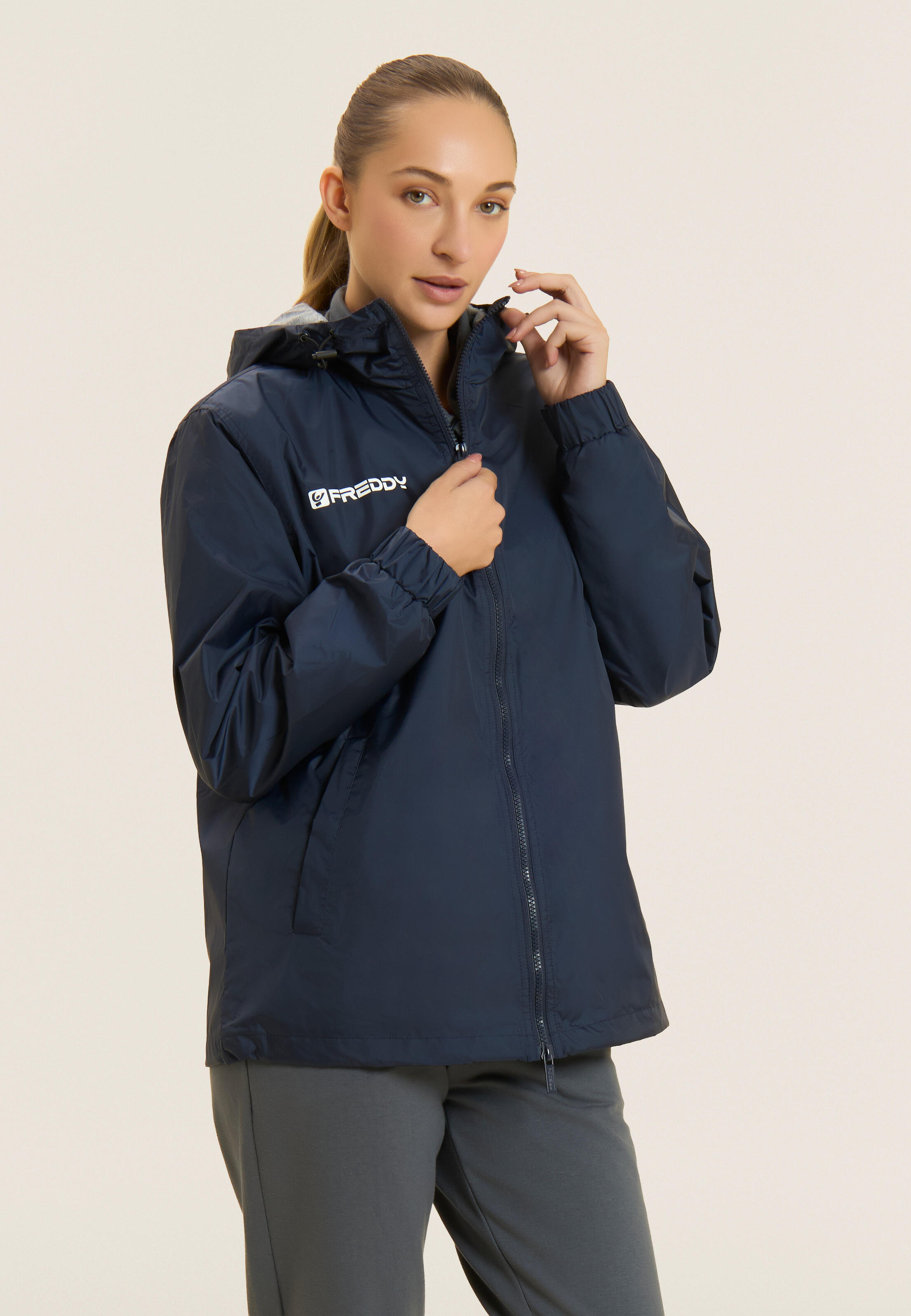 Giacca impermeabile Unisex con cappuccio regolabile e zip 2/4