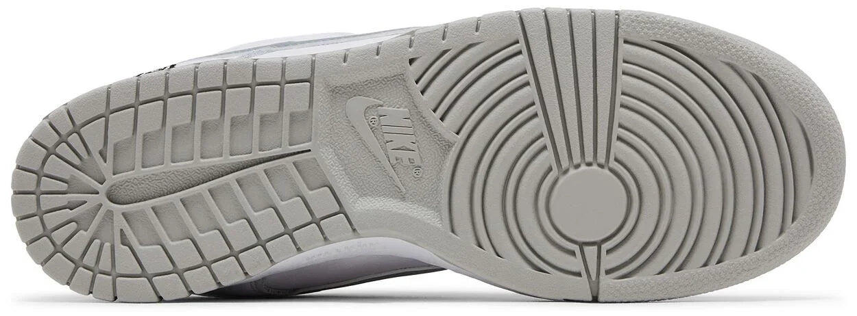 Nike SB Dunk Low Supreme 94 White Metallic Silver 3/5