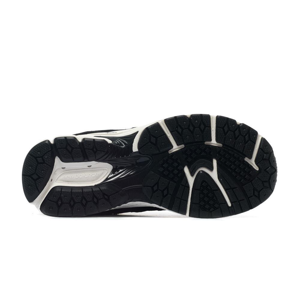 New Balance 2002R Black (GS) 4/5
