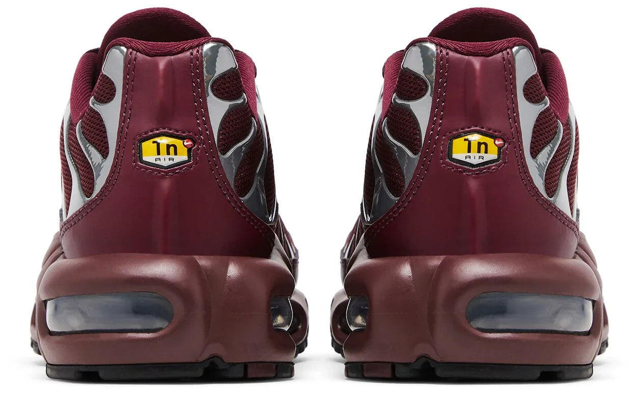 Nike Air Max Plus SE Night Maroon Metallic Silver Damen 4/5