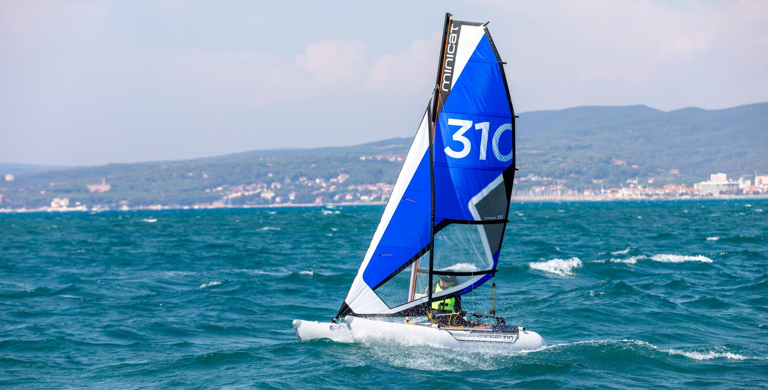 MiniCat 310 – Catamaran gonflable portable et performant 2/7