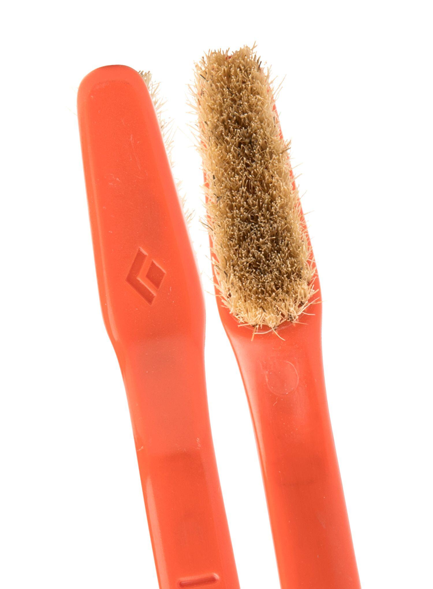 Szczoteczka do chwytów Black Diamond Bouldering Brush Small - orange 2/2