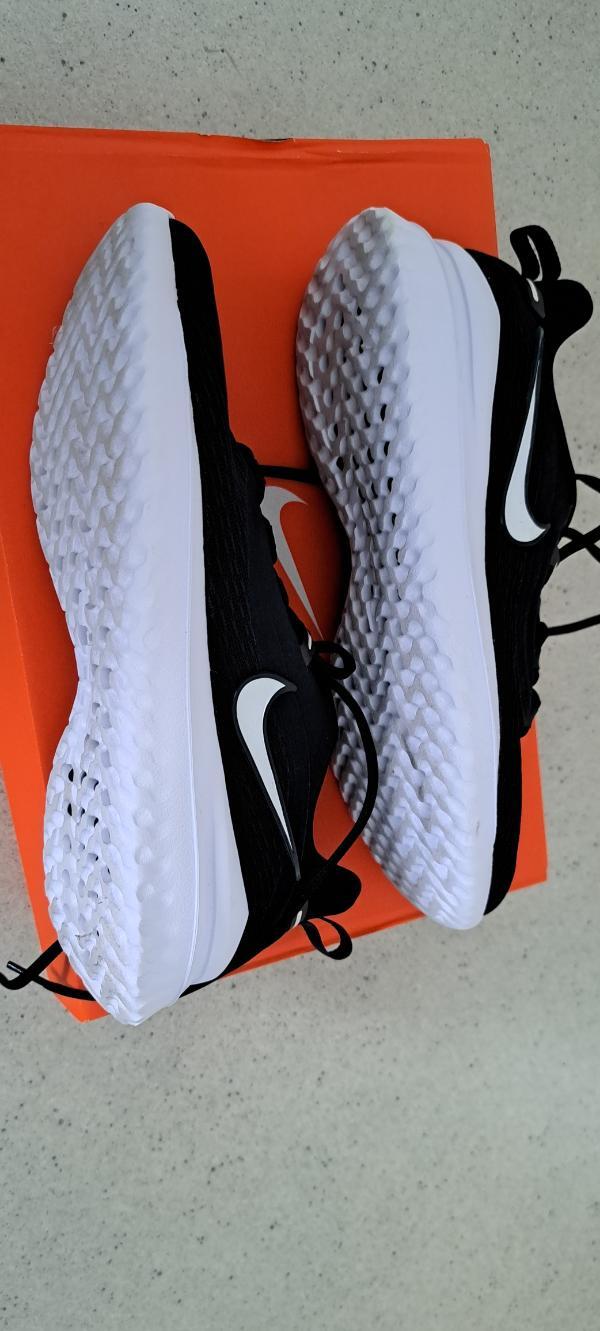 Tussen Particulieren - Sportschoenen Nike 3/3
