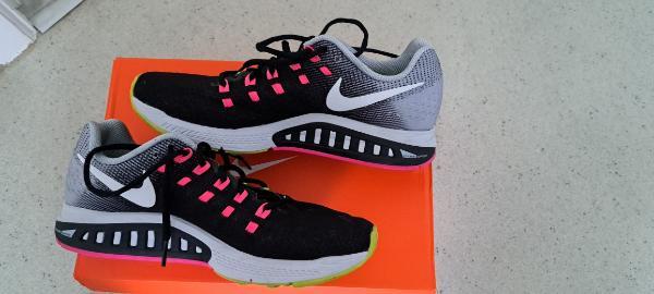 Tussen Particulieren - Loopschoenen Nike 2/4