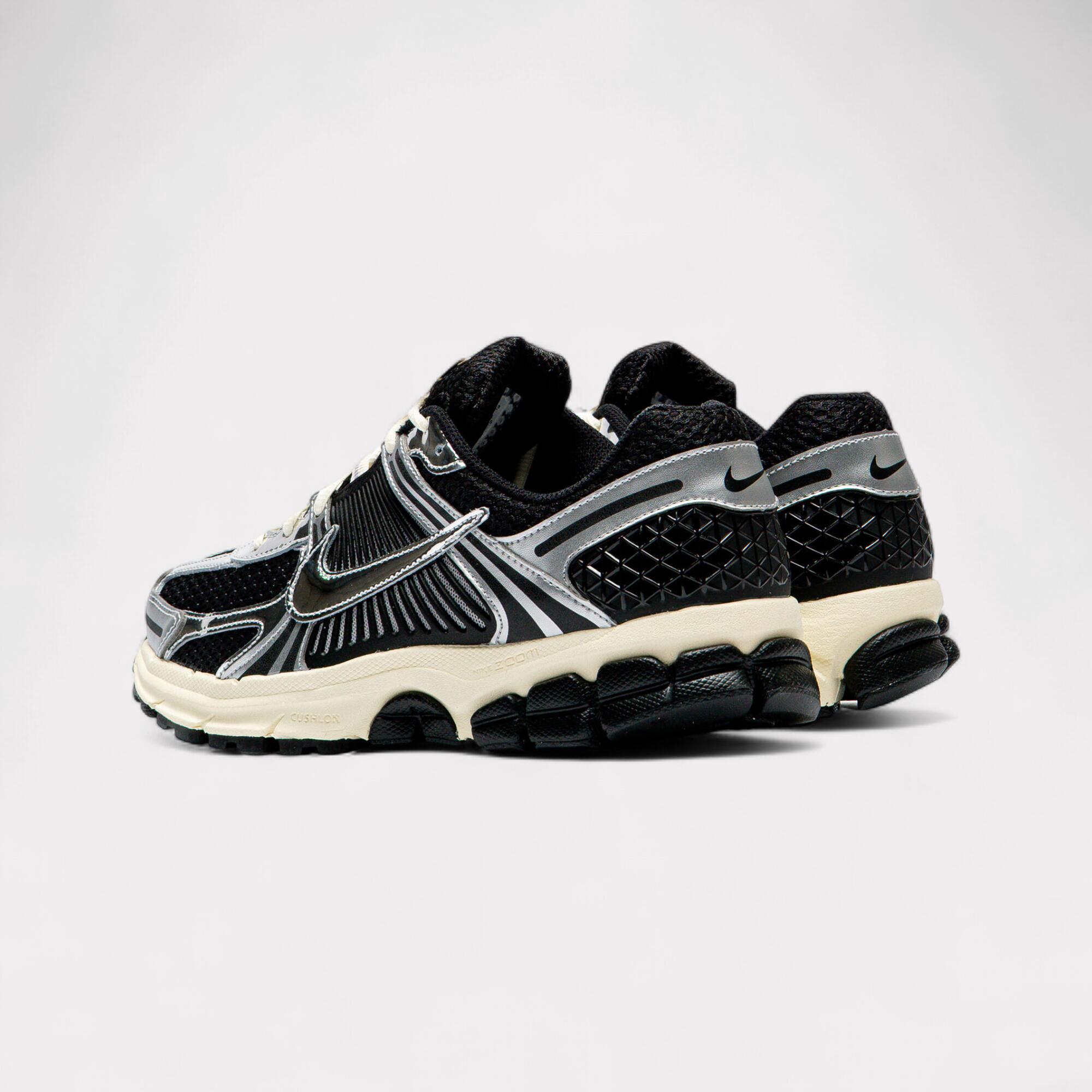 Nike Zoom Vomero 5 - Black Chrome 4/5