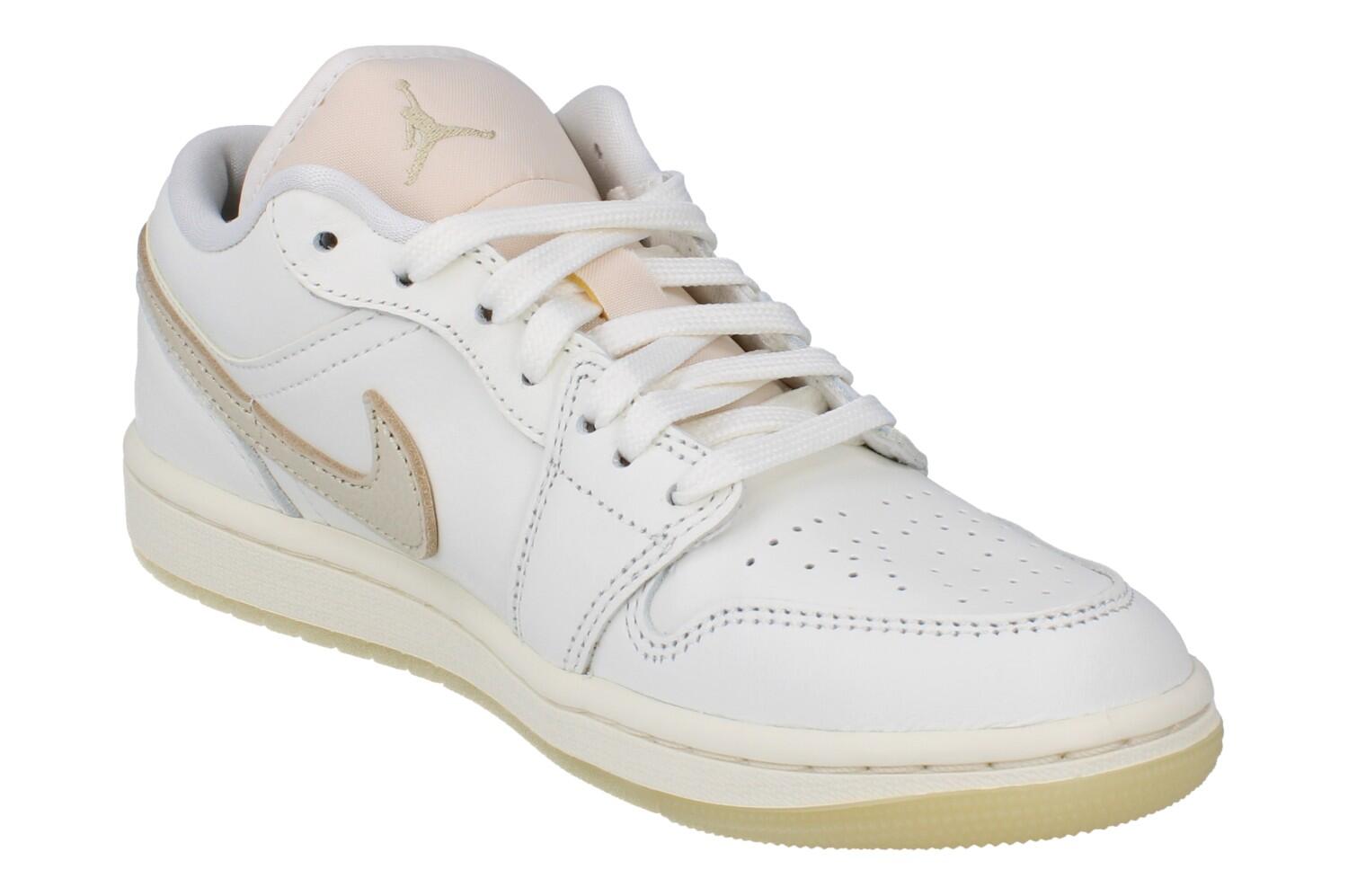 Air Jordan 1 Low SE Metallic Team Gold (Women's) 4/6