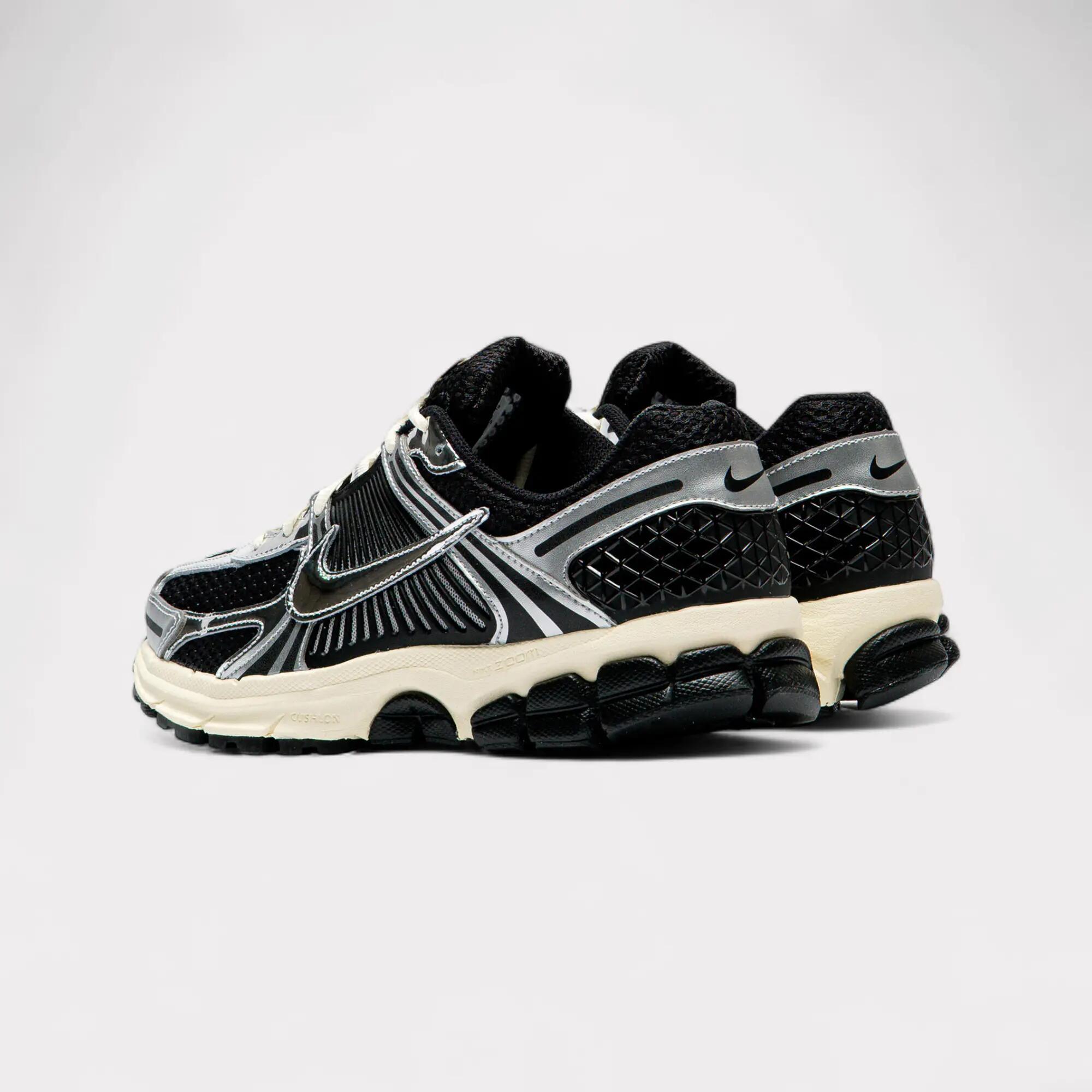Nike Zoom Vomero 5 - Black Chrome 4/5