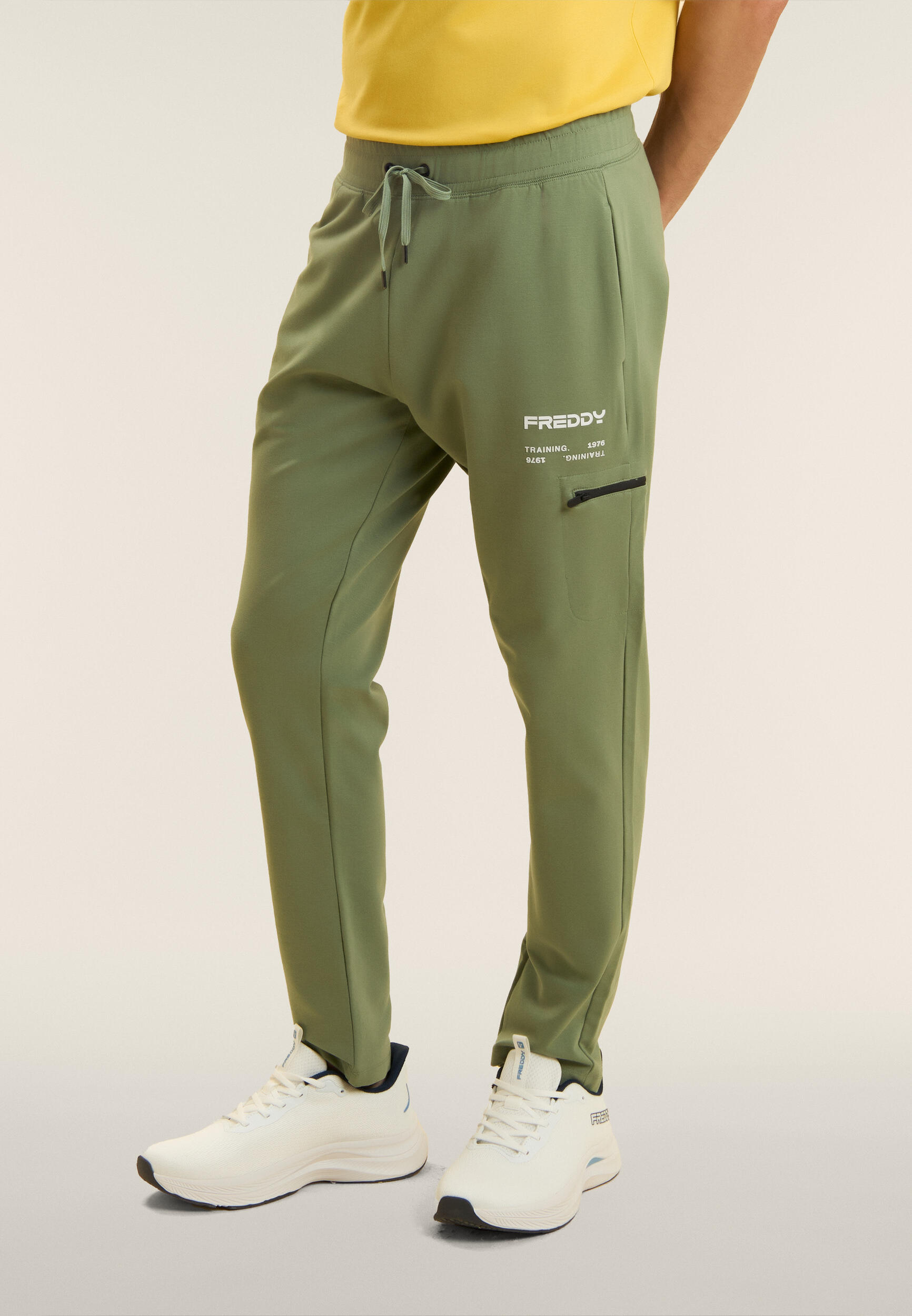 Pantalon de sport à jambe droite avec poche latérale et logo 2/4