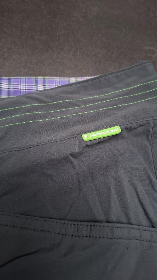 Tussen Particulieren - Wandelbroek van Peak Performance maat L 2/5