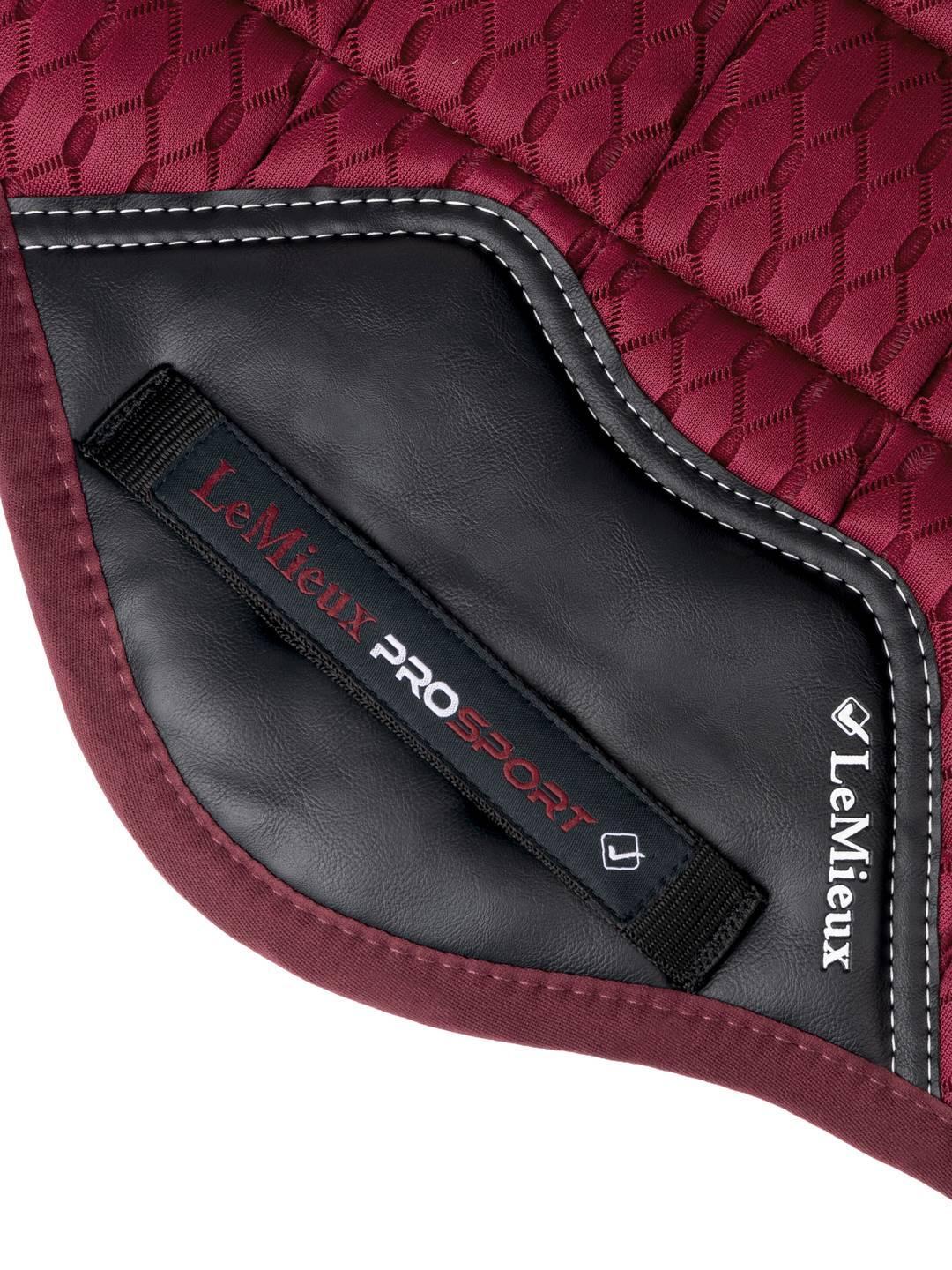 Zadeldek LeMieux Carbon Mesh Air CC Square Donkerrood 2/7
