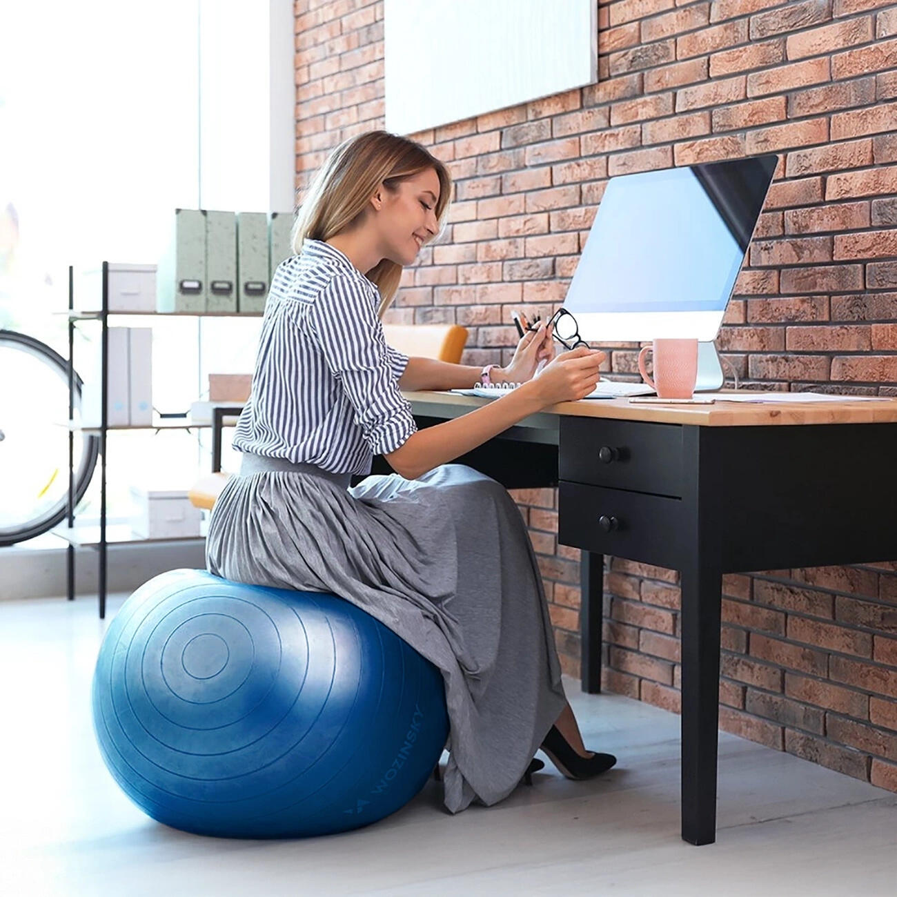 Wozinsky piłka gimnastyczna do ćwiczeń 65 cm trening fitness - niebieska 4/5