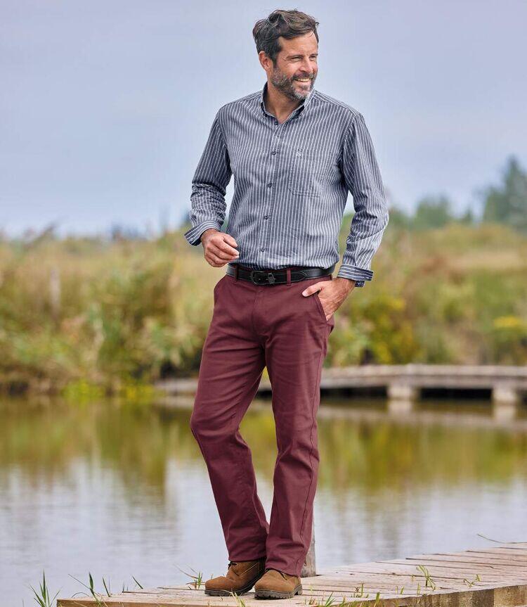 Bordeauxrote Chino-Hose mit Stretch-Effekt 2/4