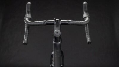 Cube attain c:62 race blackline 56 cm, zwart