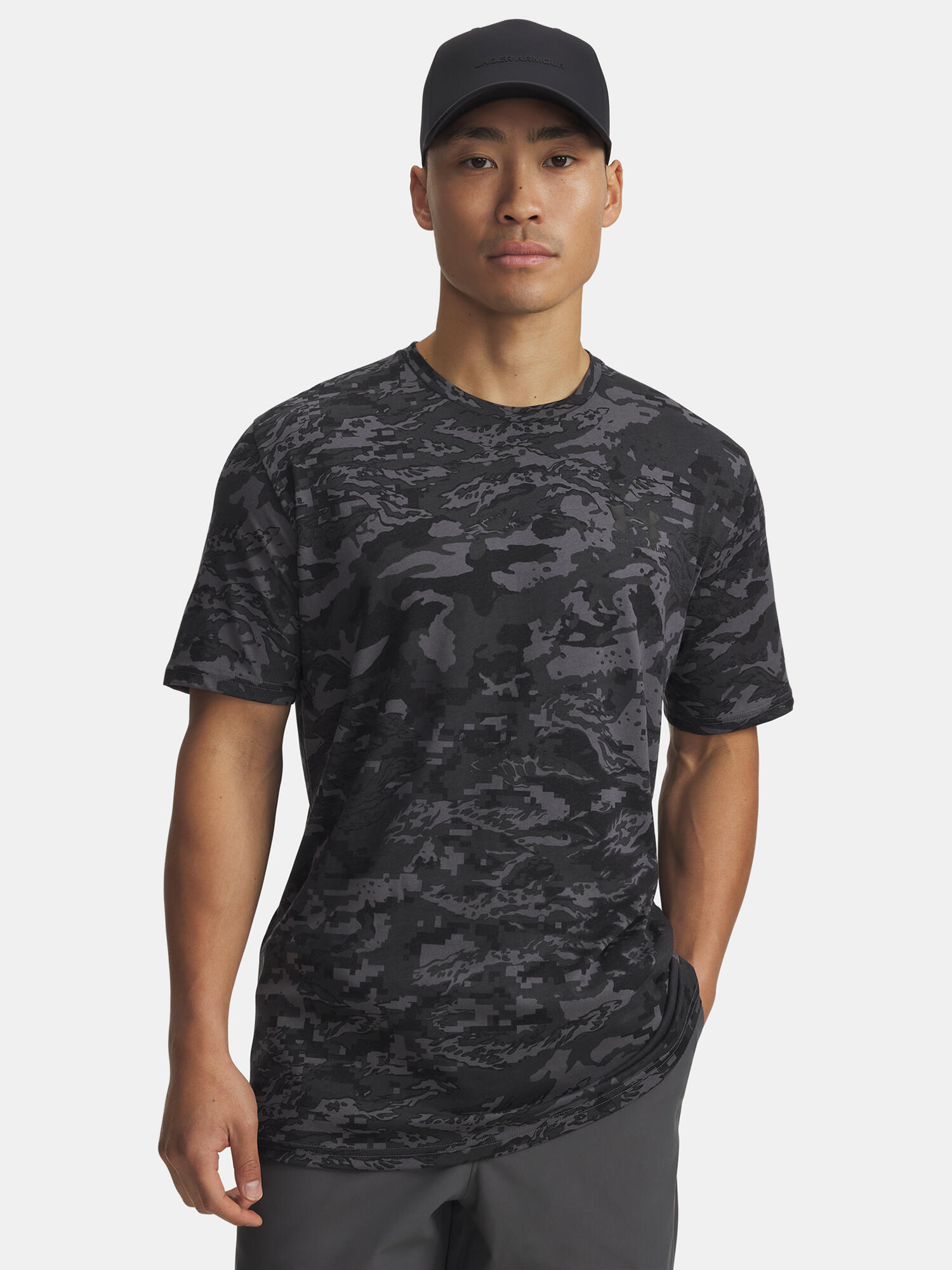 UNDER ARMOUR picture