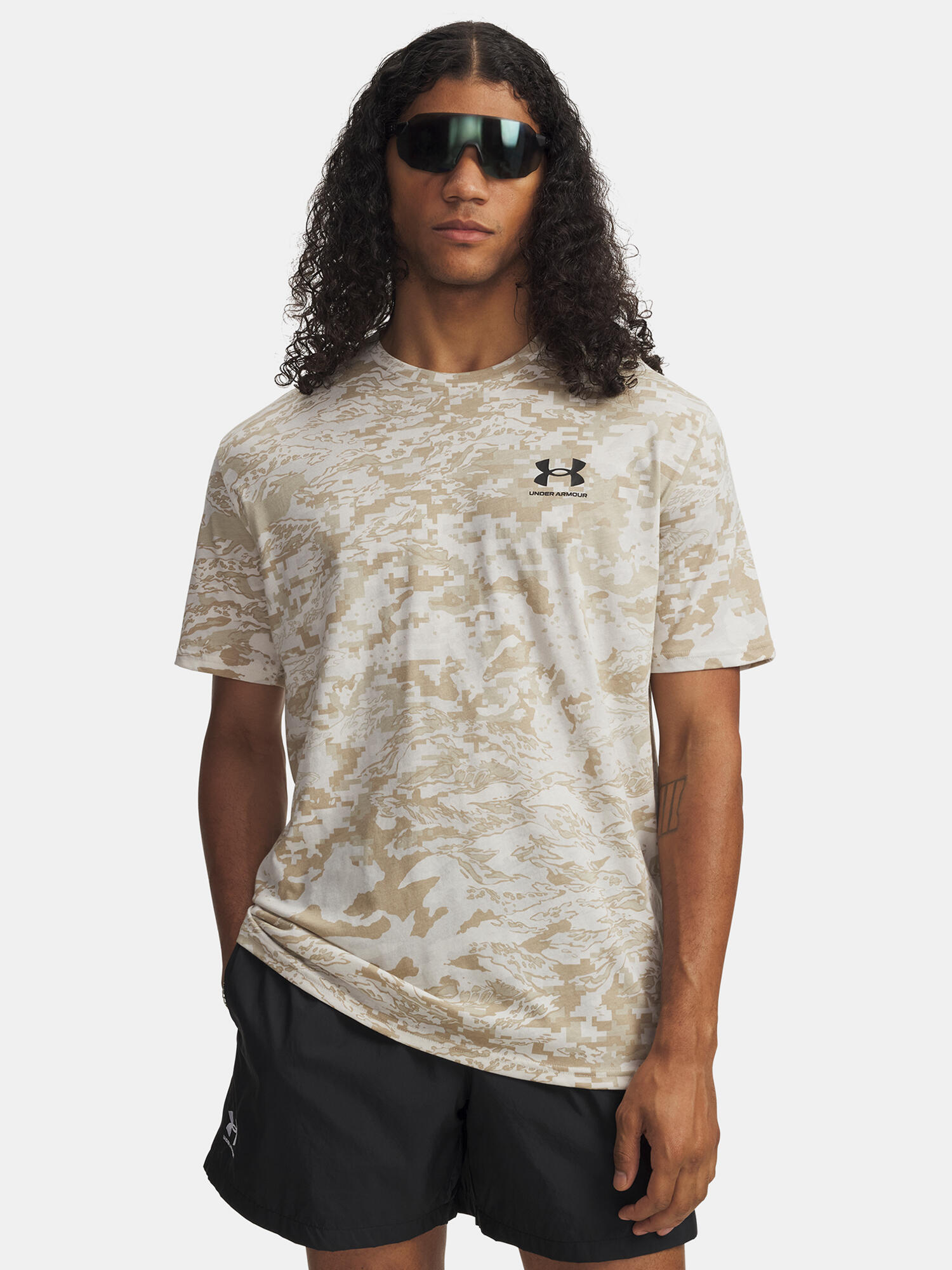 UNDER ARMOUR picture