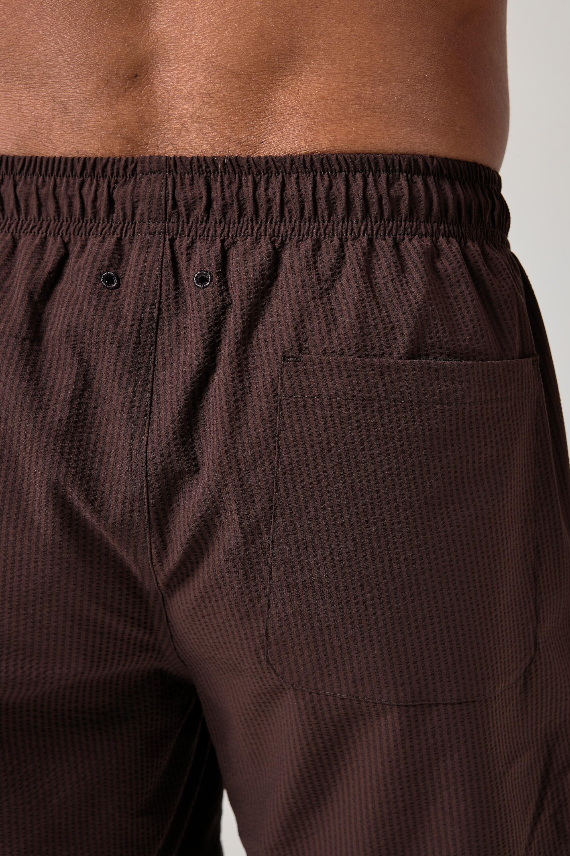 Hommes Short de bain en tissu seersucker texturé collection Beachwear 3/5