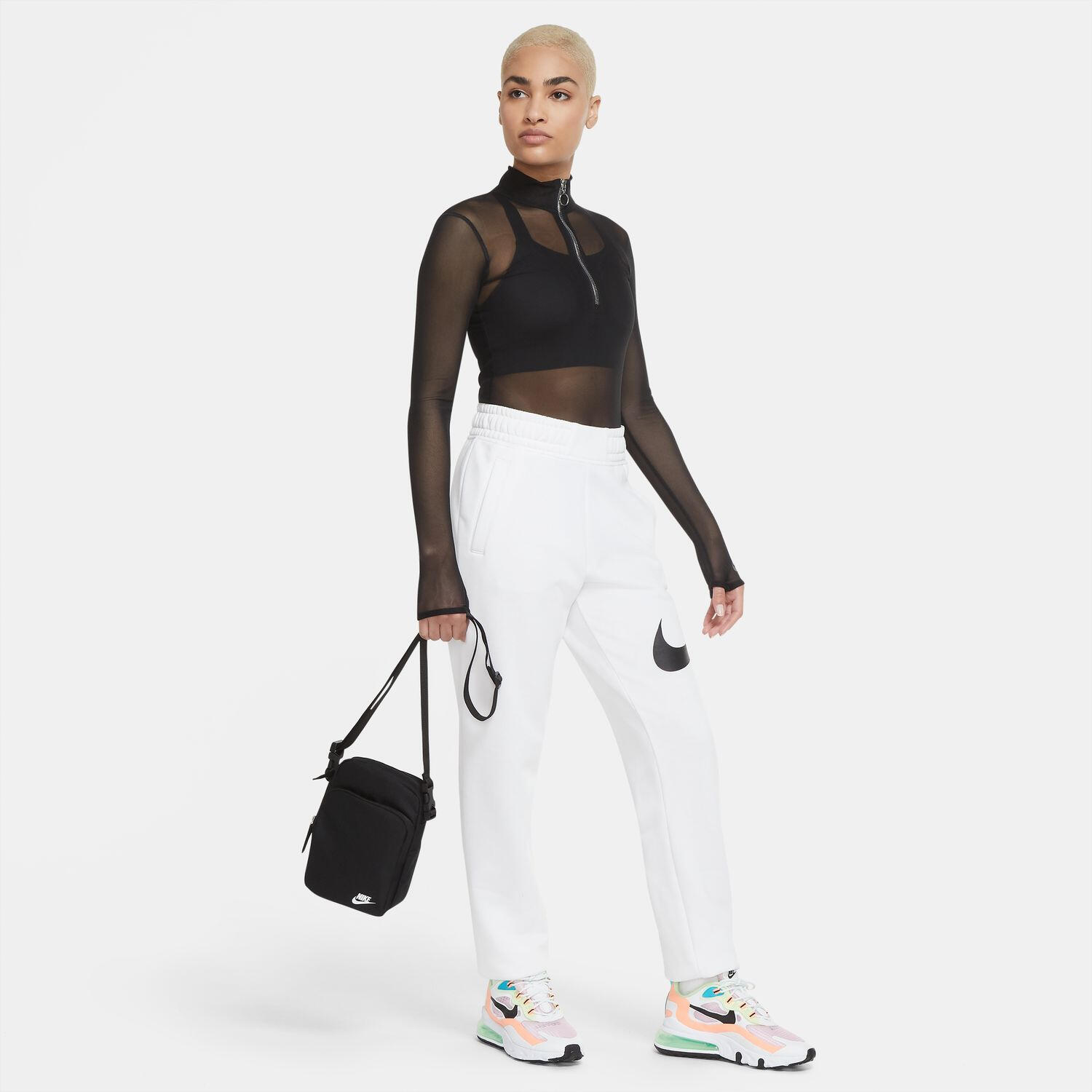 Bolsa compacta Nike preta 4/7