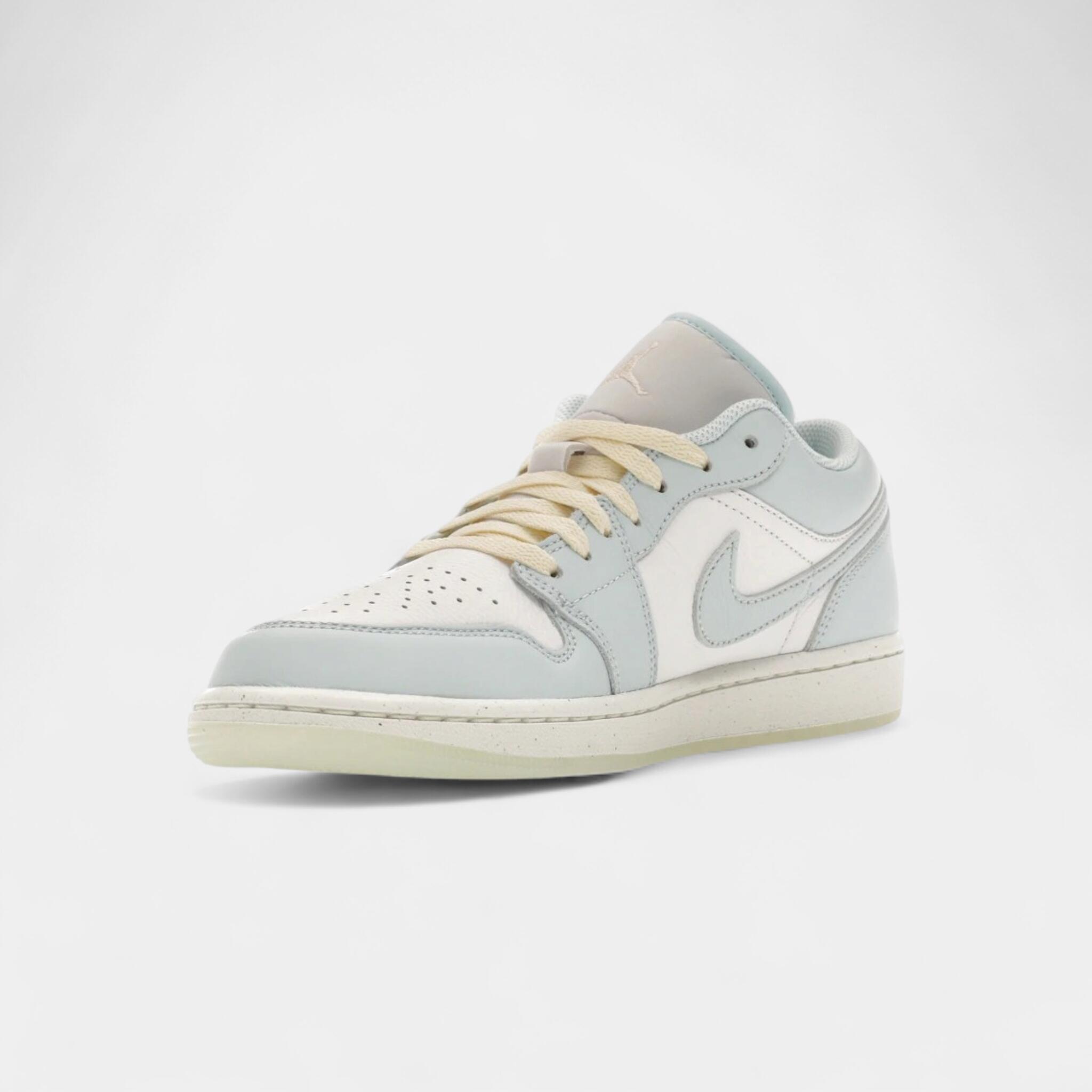 Jordan 1 Low SE Glacier Blue Summit White 3/4