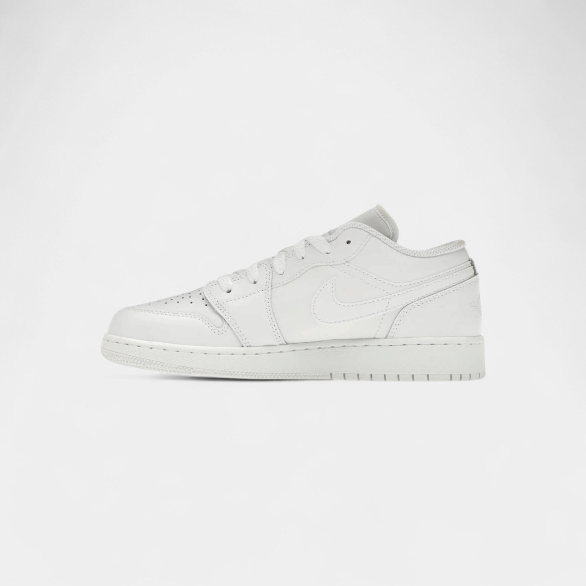 Jordan 1 Low Triple White (2023) (GS) 4/5