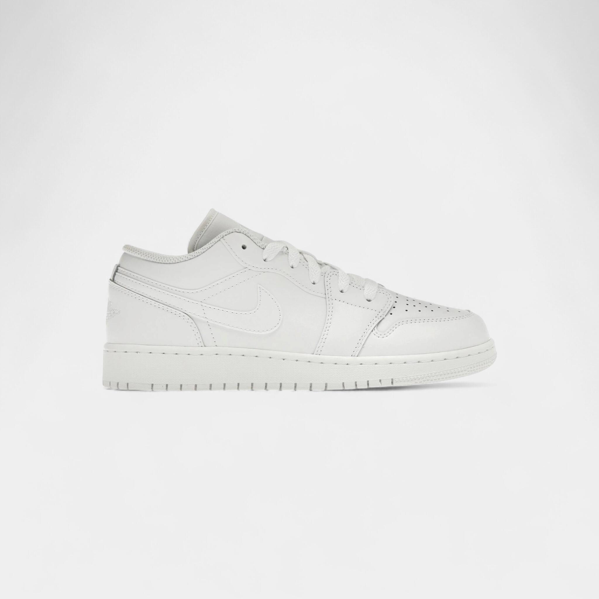 Jordan 1 Low Triple White (2023) (GS) 1/5