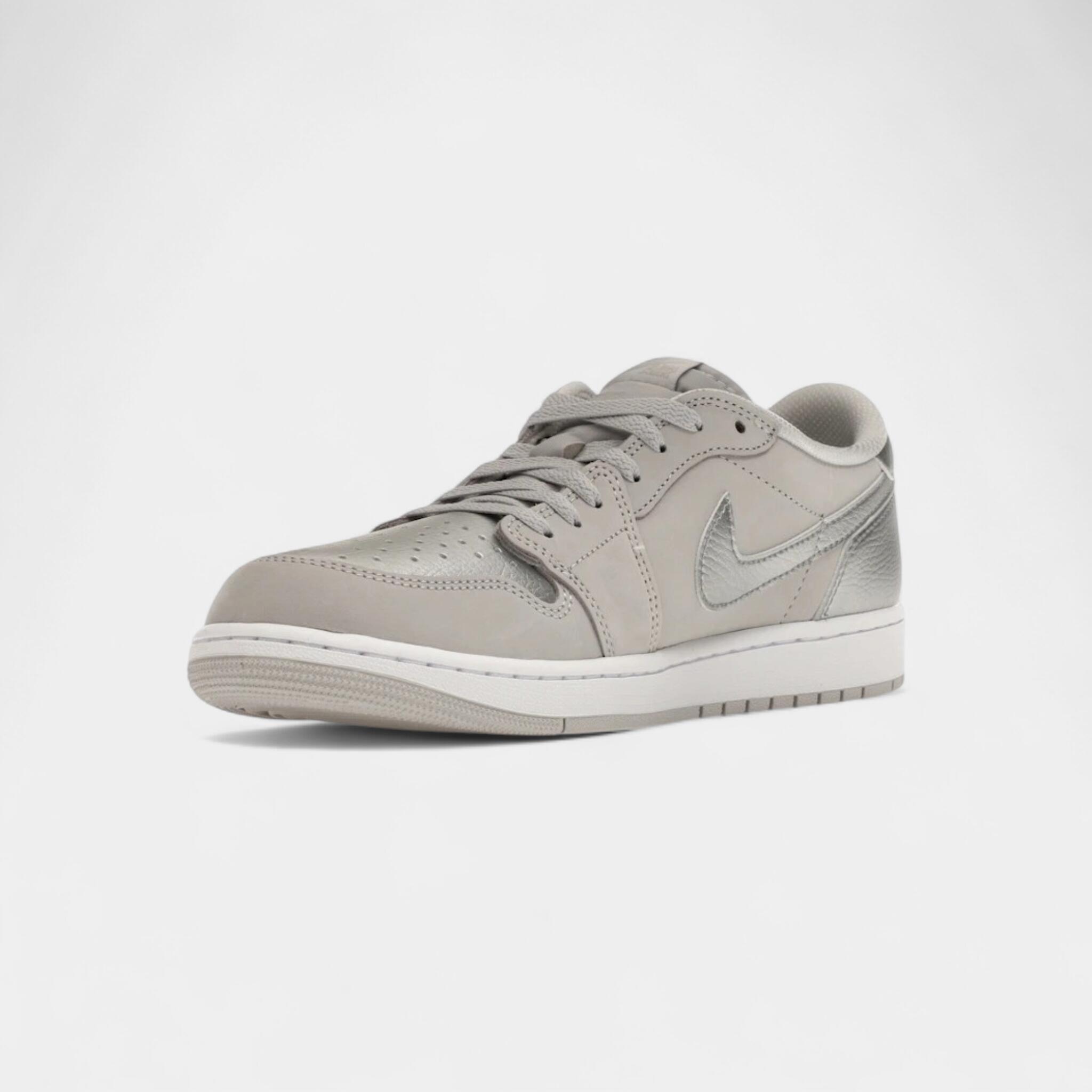 Jordan 1 Low OG Metallic Silver 3/4