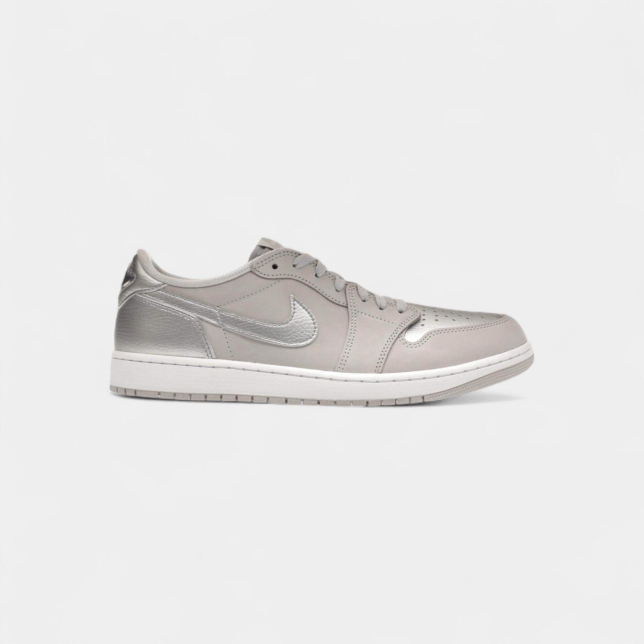 Jordan 1 Low OG Metallic Silver 1/4