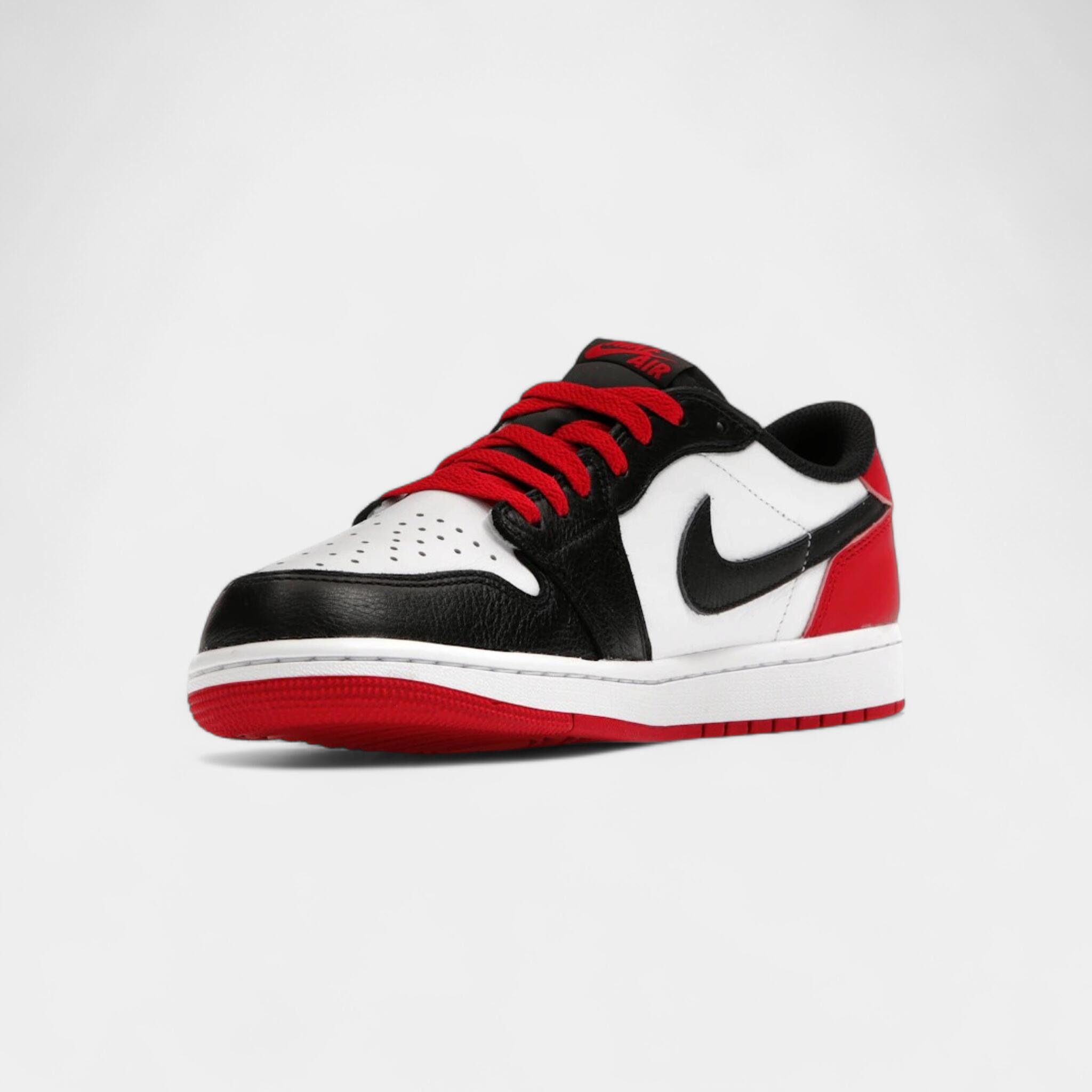 Jordan 1 Retro Low OG Black Toe (2023) 3/4