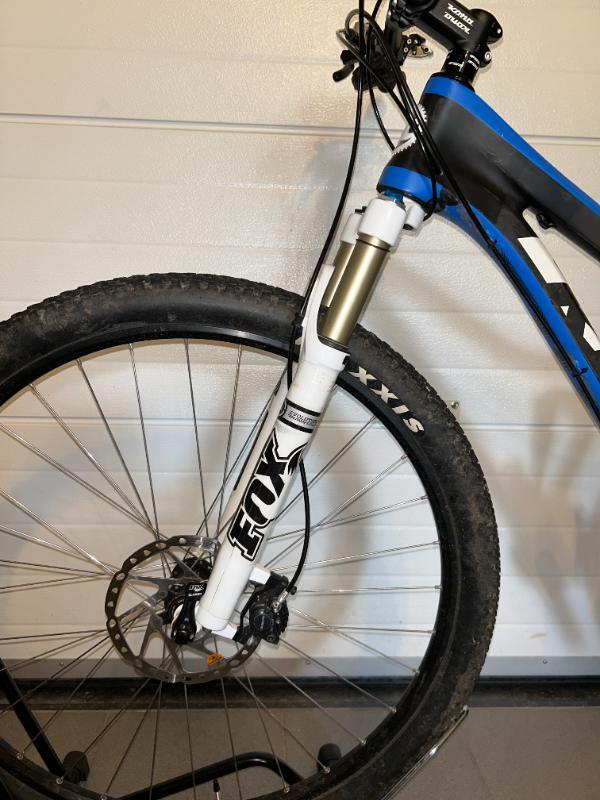 Tussen Particulieren - Geveerde carbon mountainbike Kona Hei Hei Uitsteke 6/6