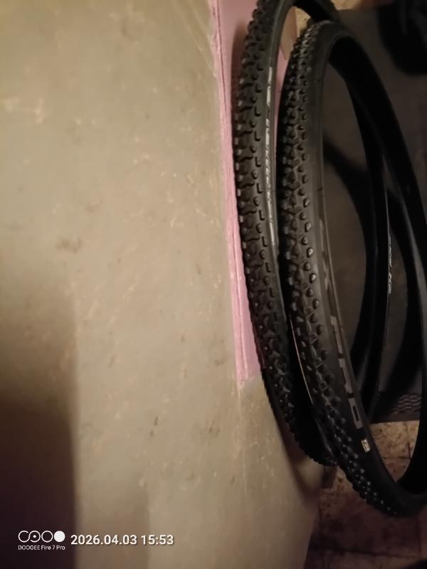 Entre Particuliers - 2 pneus schwable 700x30 3/3
