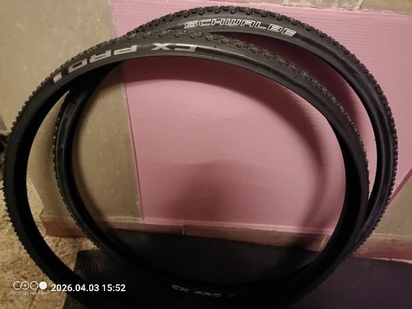 Entre Particuliers - 2 pneus schwable 700x30 2/3