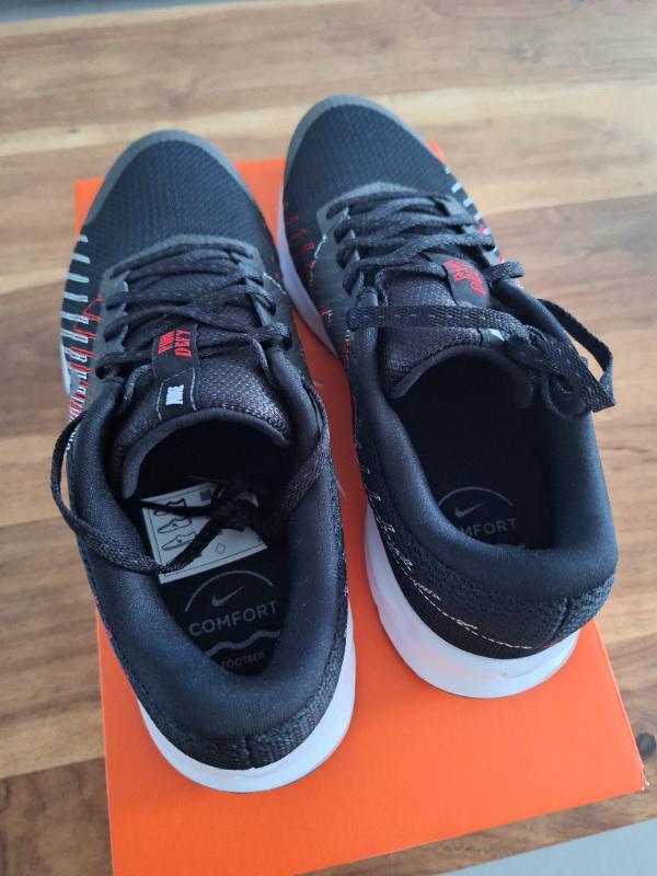 Tussen Particulieren - Nike run defy 3/3