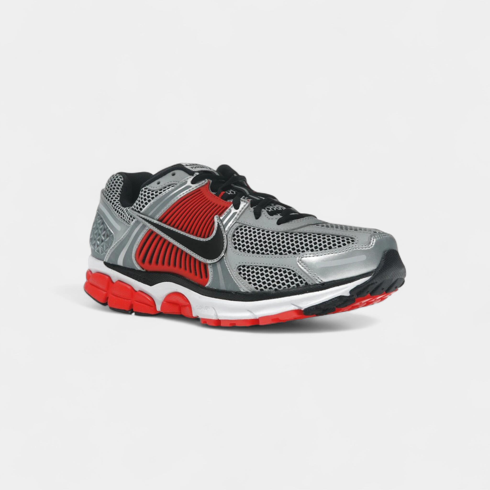 Nike Zoom Vomero 5 Bright Crimson Metallic Silver 2/5