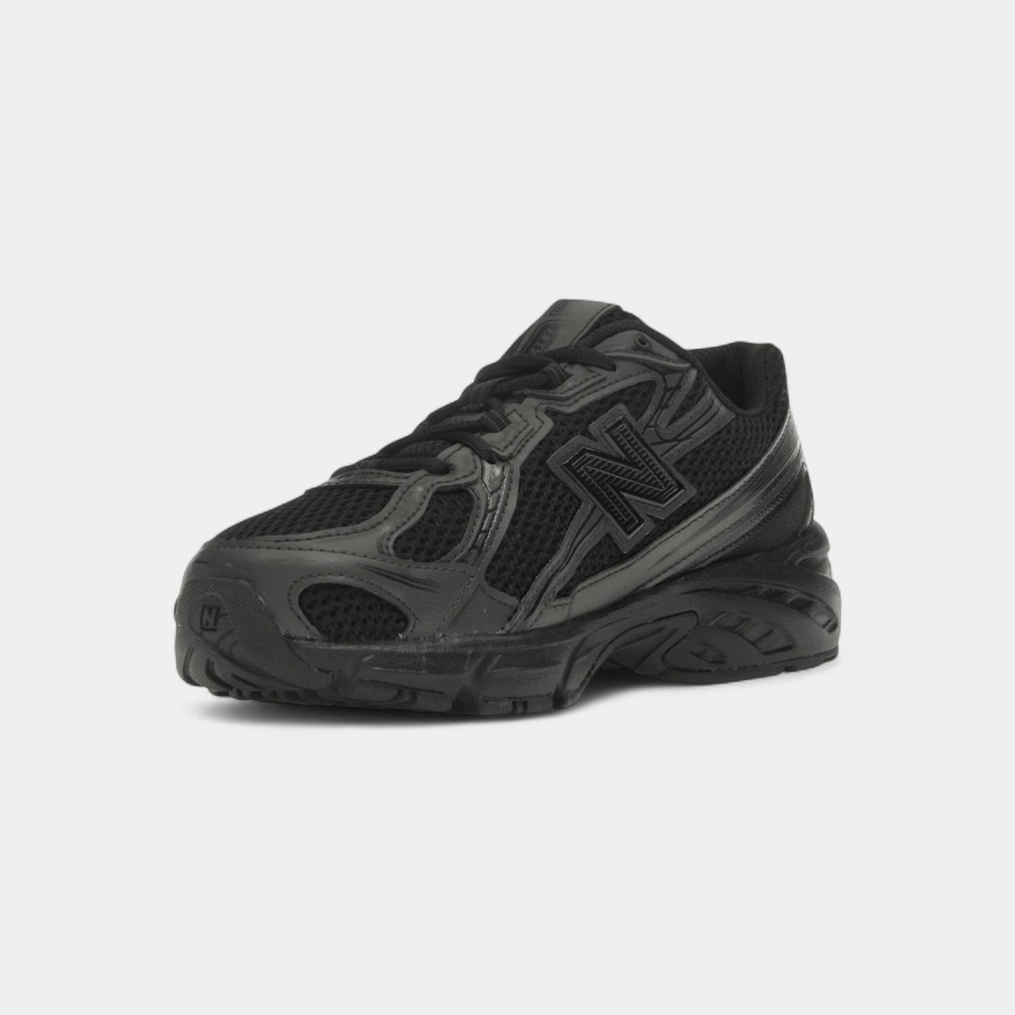 New Balance 740 Triple Black 3/5