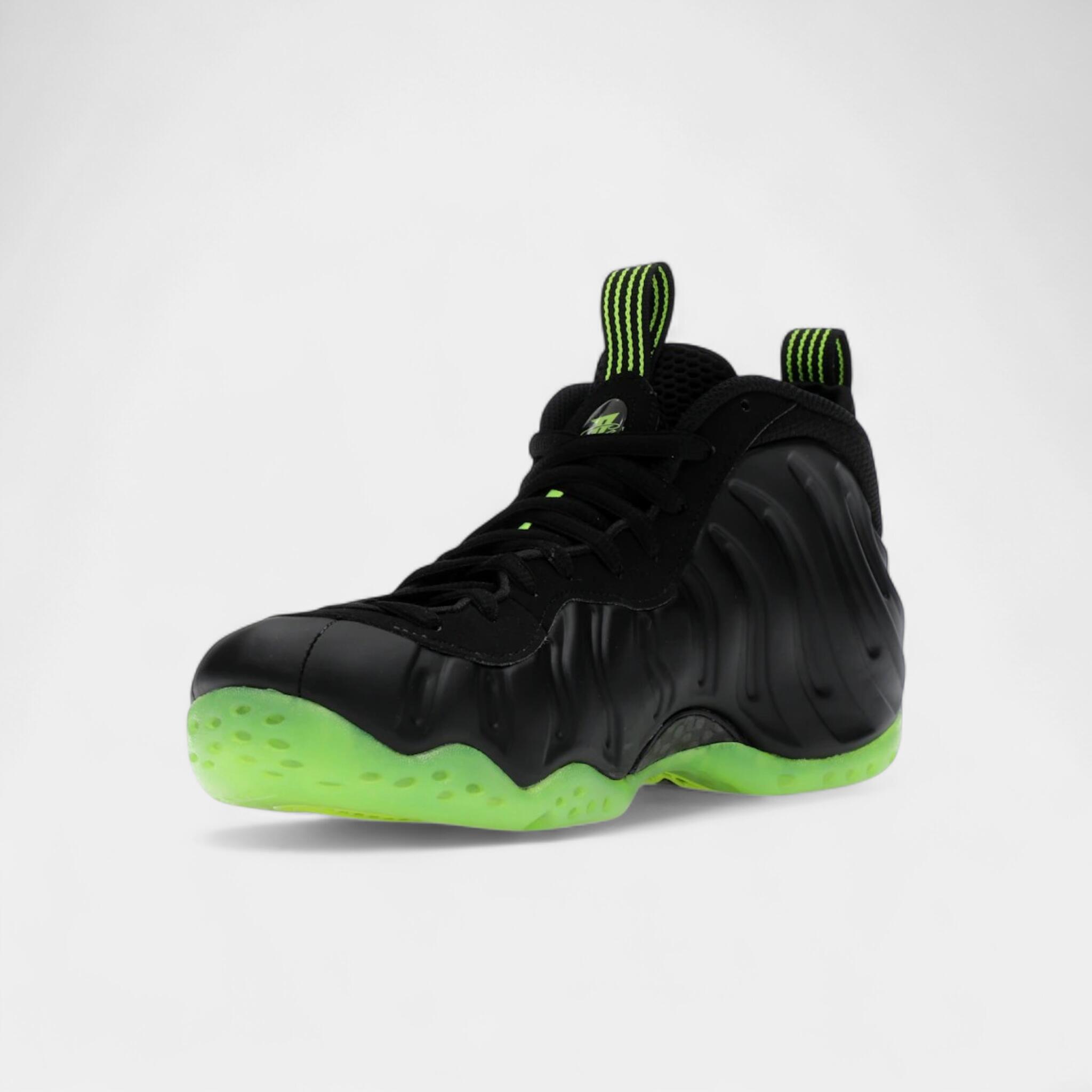 Nike Air Foamposite One Black Volt 3/4