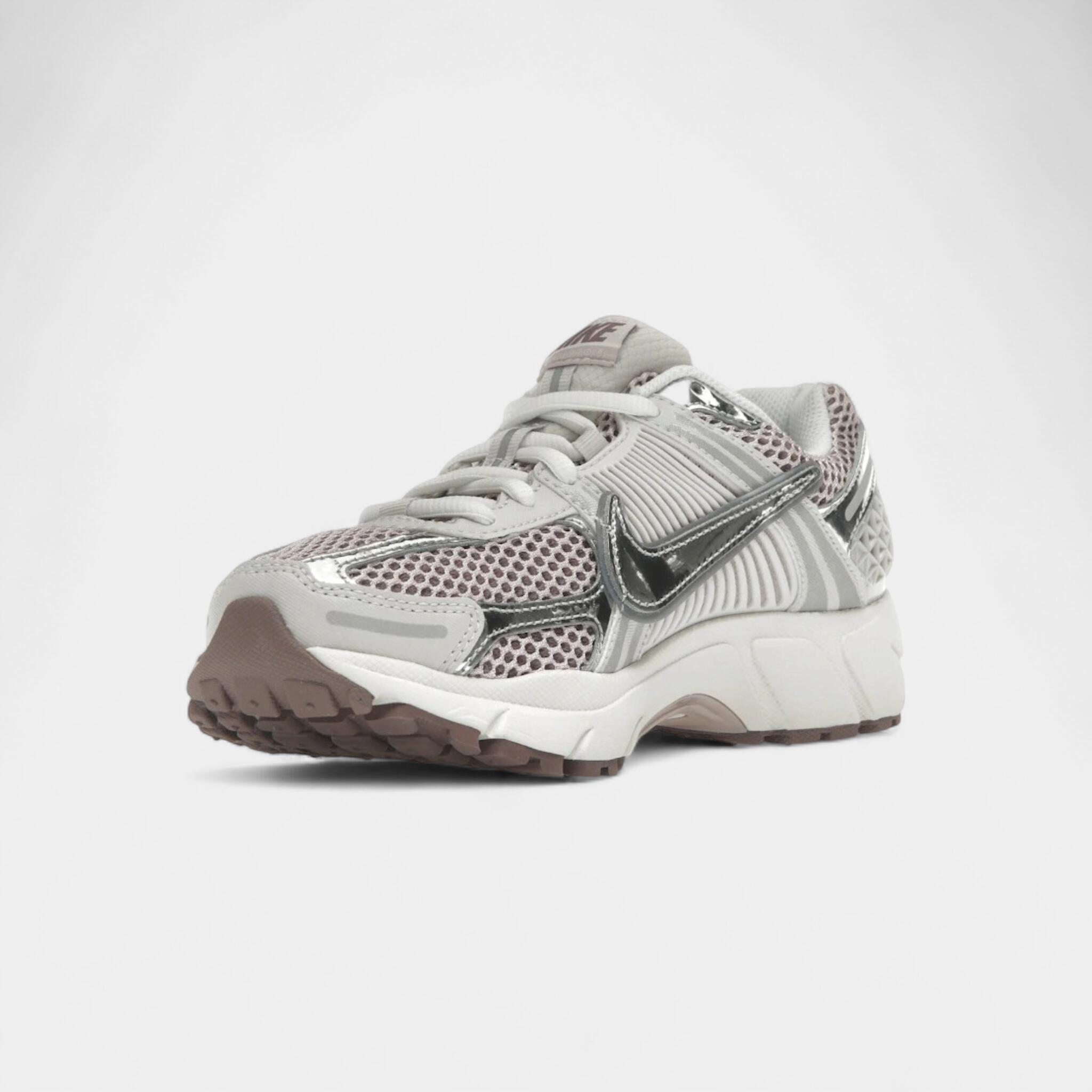 Nike Zoom Vomero 5 Metallic Silver Platinum Violet (Women's) 3/5