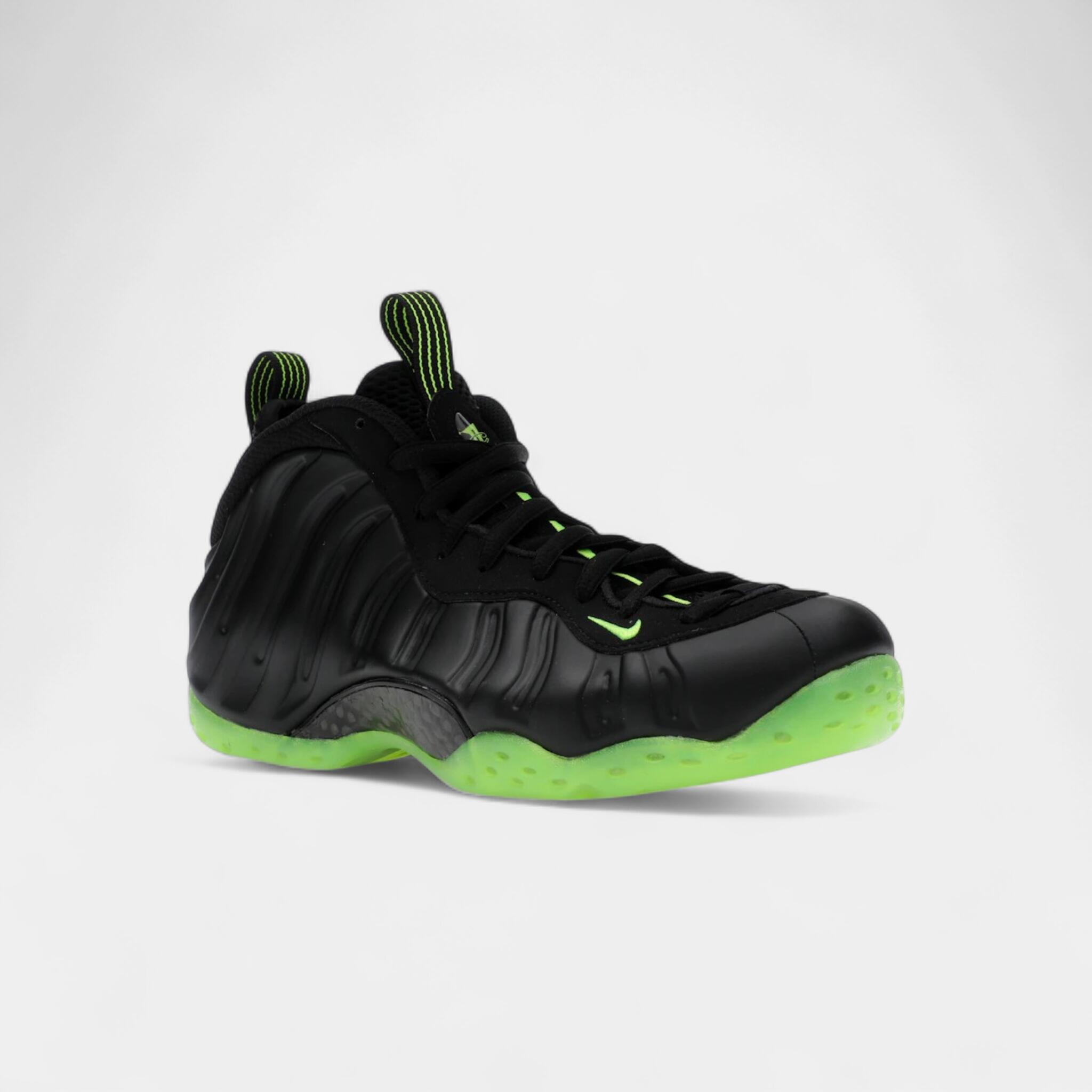Nike Air Foamposite One Black Volt 2/4
