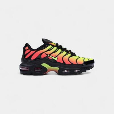 Nike air max plus black volt solar red (women's)