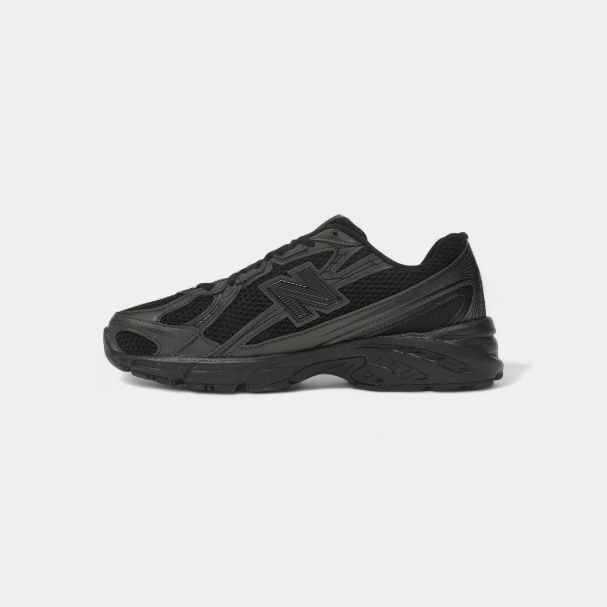 New Balance 740 Triple Black 4/5