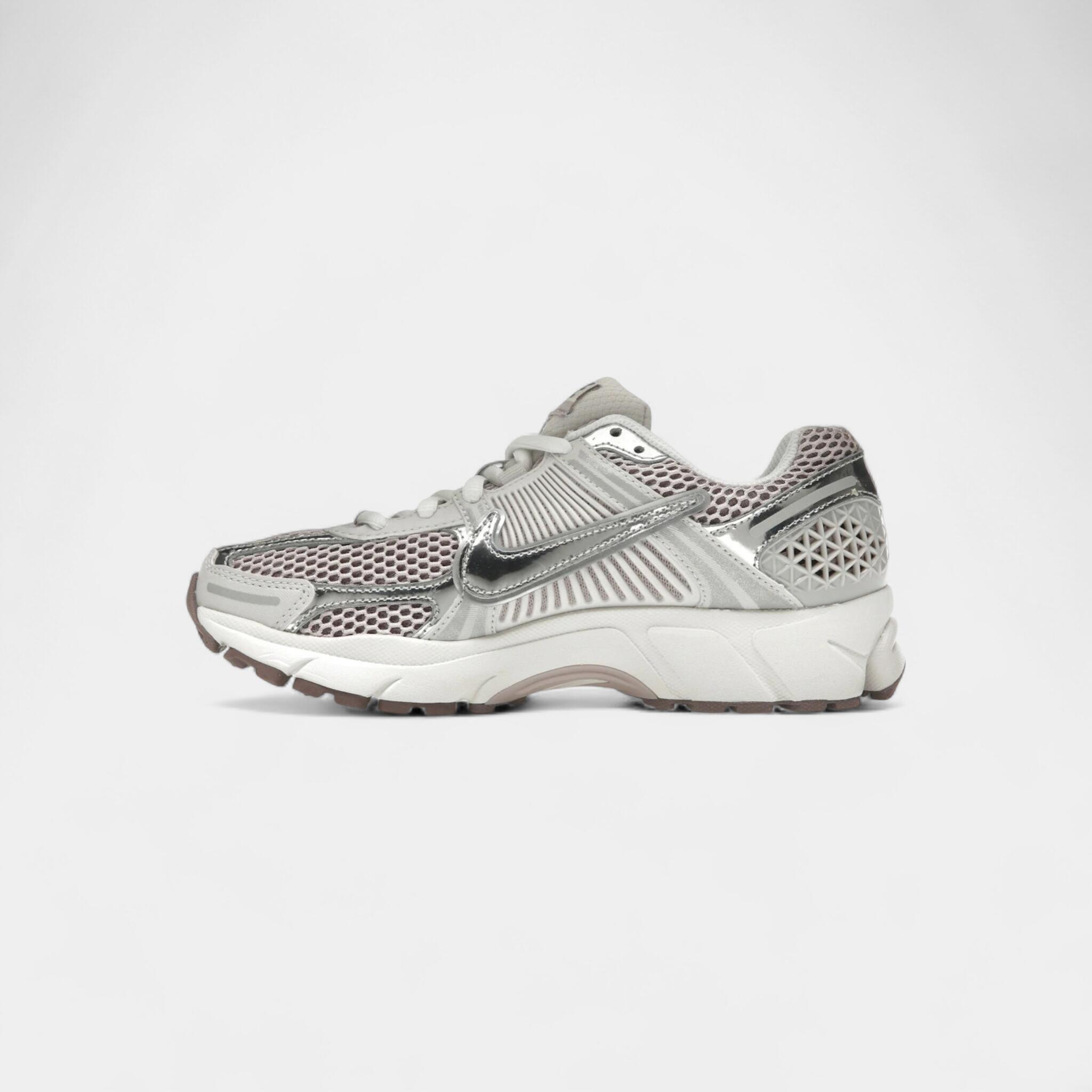 Nike Zoom Vomero 5 Metallic Silver Platinum Violet (Women's) 4/5
