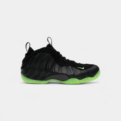 Nike air foamposite one black volt
