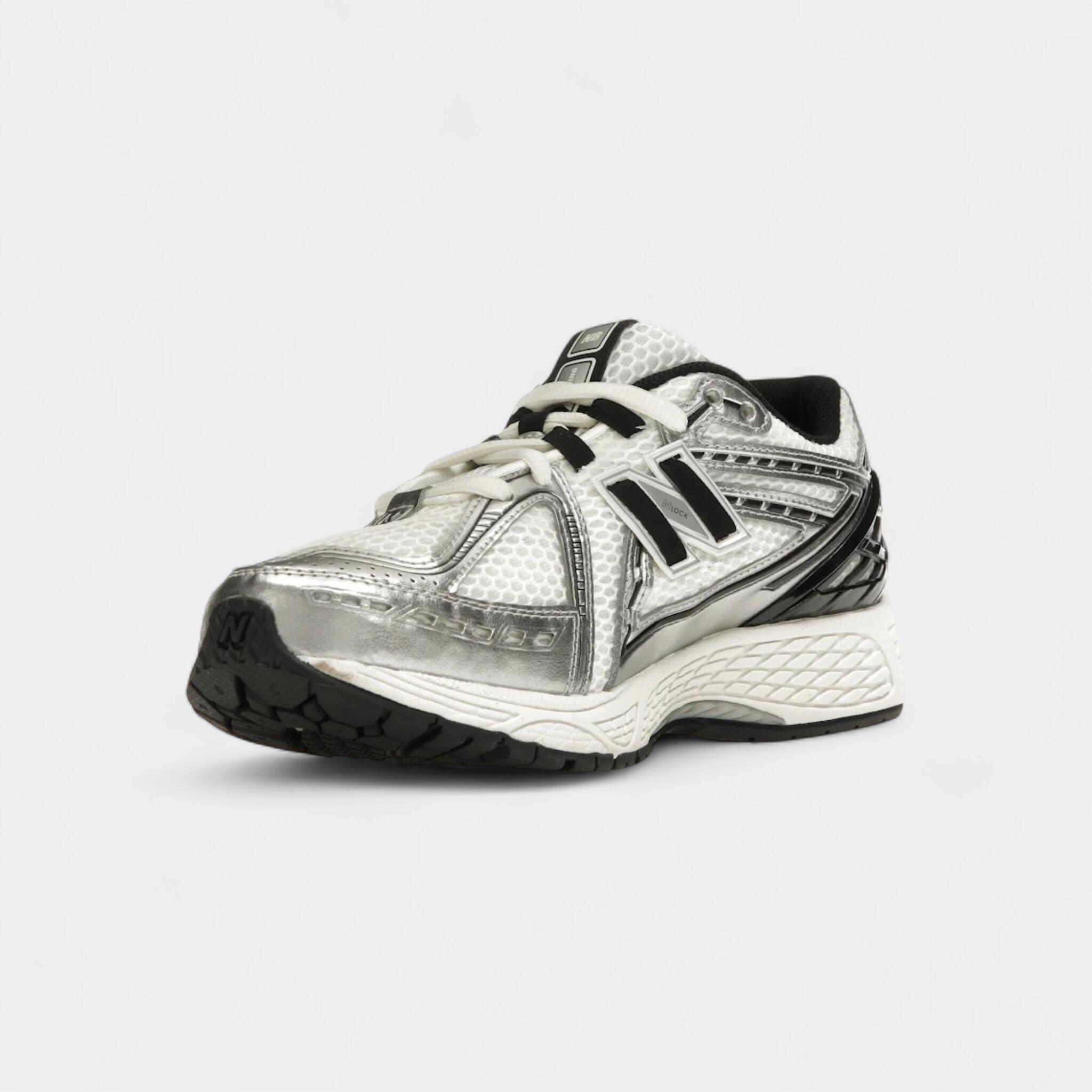 New Balance 1906R Silver Black 3/4