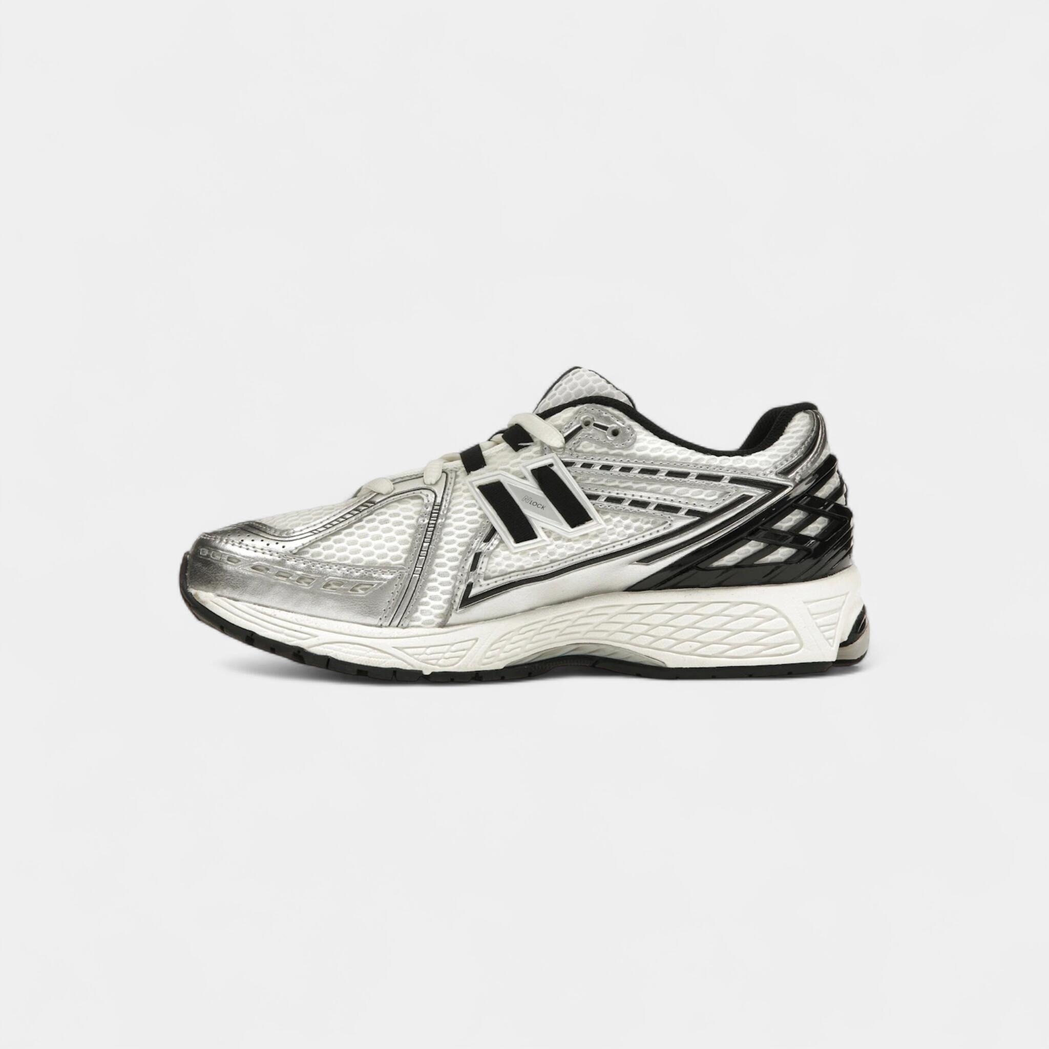 New Balance 1906R Silver Black 4/4