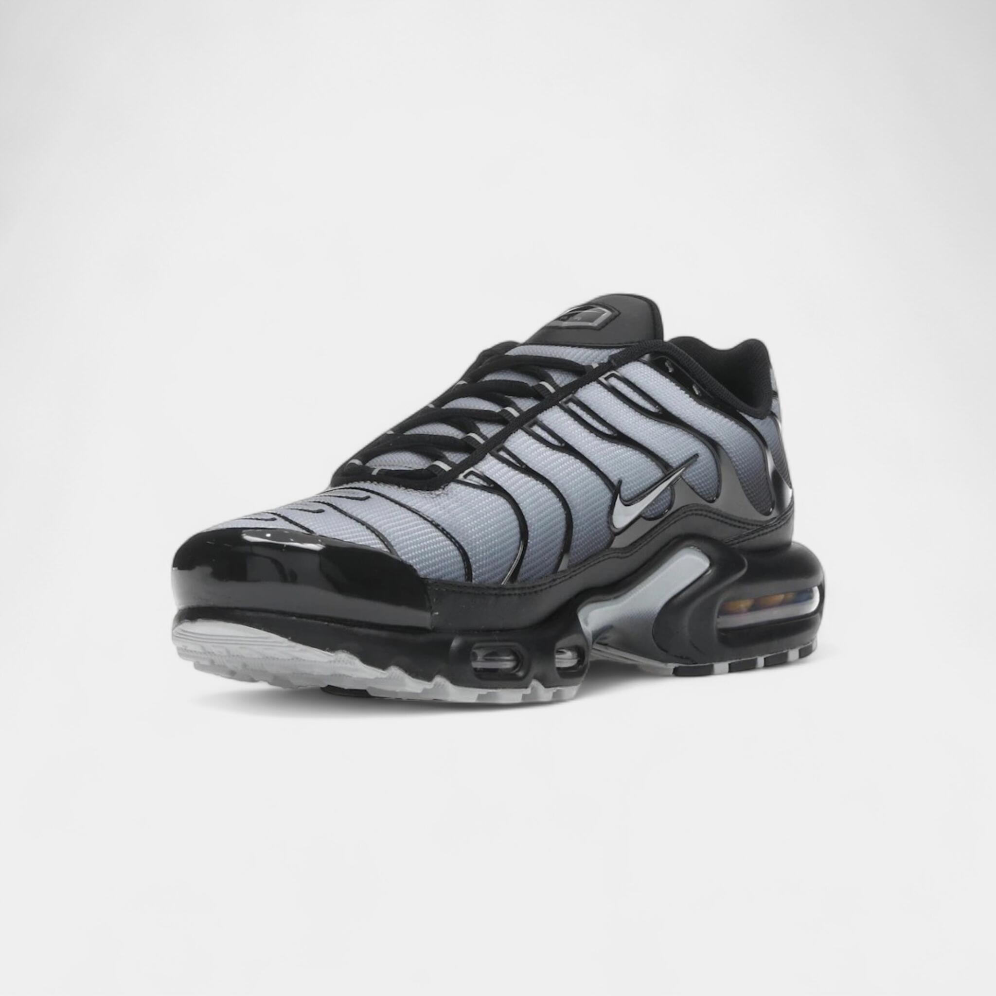 Nike Air Max Plus SE Black Wolf Grey (Women's) 3/4