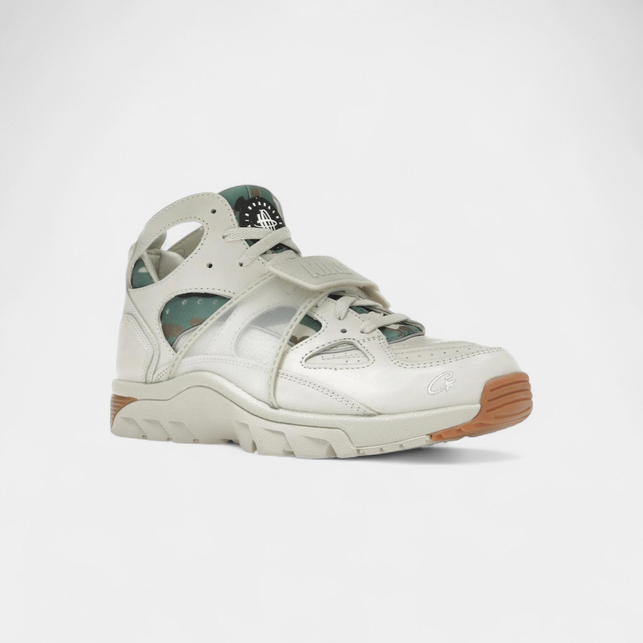 Nike Air Trainer Huarache Corteiz Light Bone 2/5